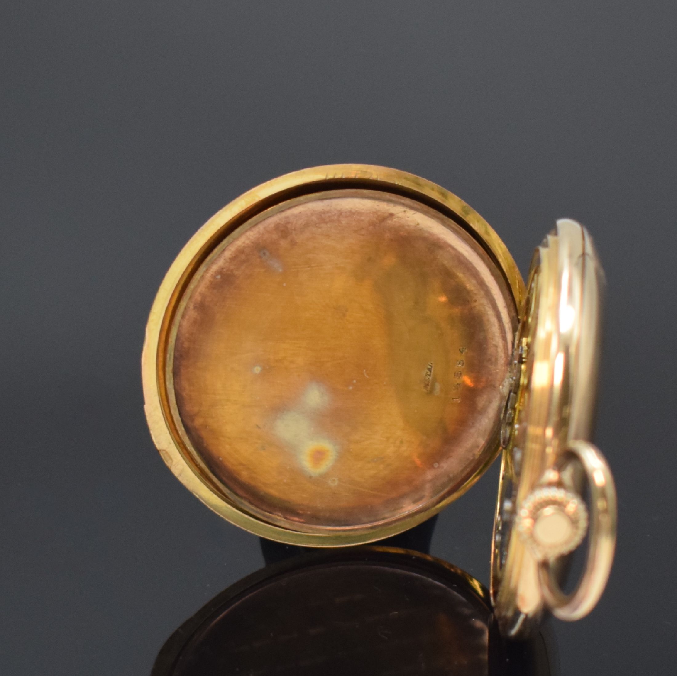 Detail d: Herrensavonette in RG 585/000, Schweiz um 1920, glattes Geh., Metallcuvette, Emailzifferbl. m. arab. Zahlen, kl. Sek. b. 6, verg. Ankerwerk, ...