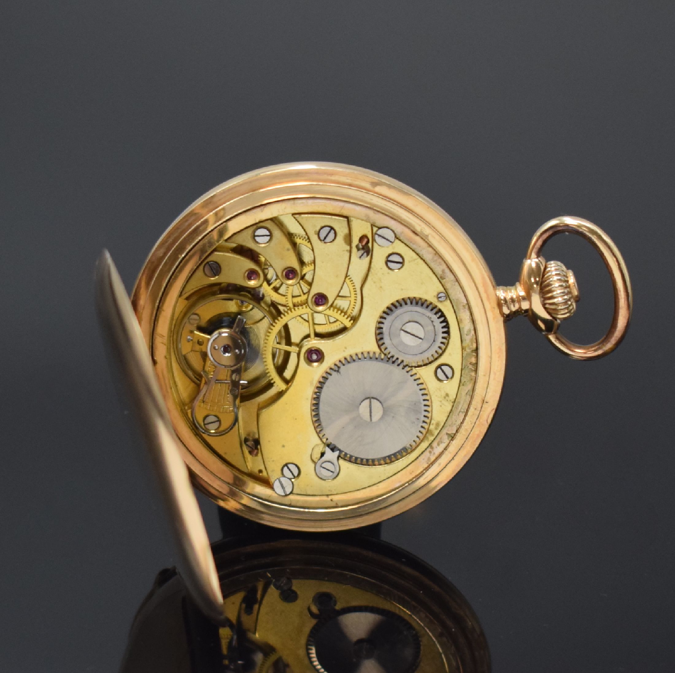 Detail e: Herrensavonette in RG 585/000, Schweiz um 1920, glattes Geh., Metallcuvette, Emailzifferbl. m. arab. Zahlen, kl. Sek. b. 6, verg. Ankerwerk, ...