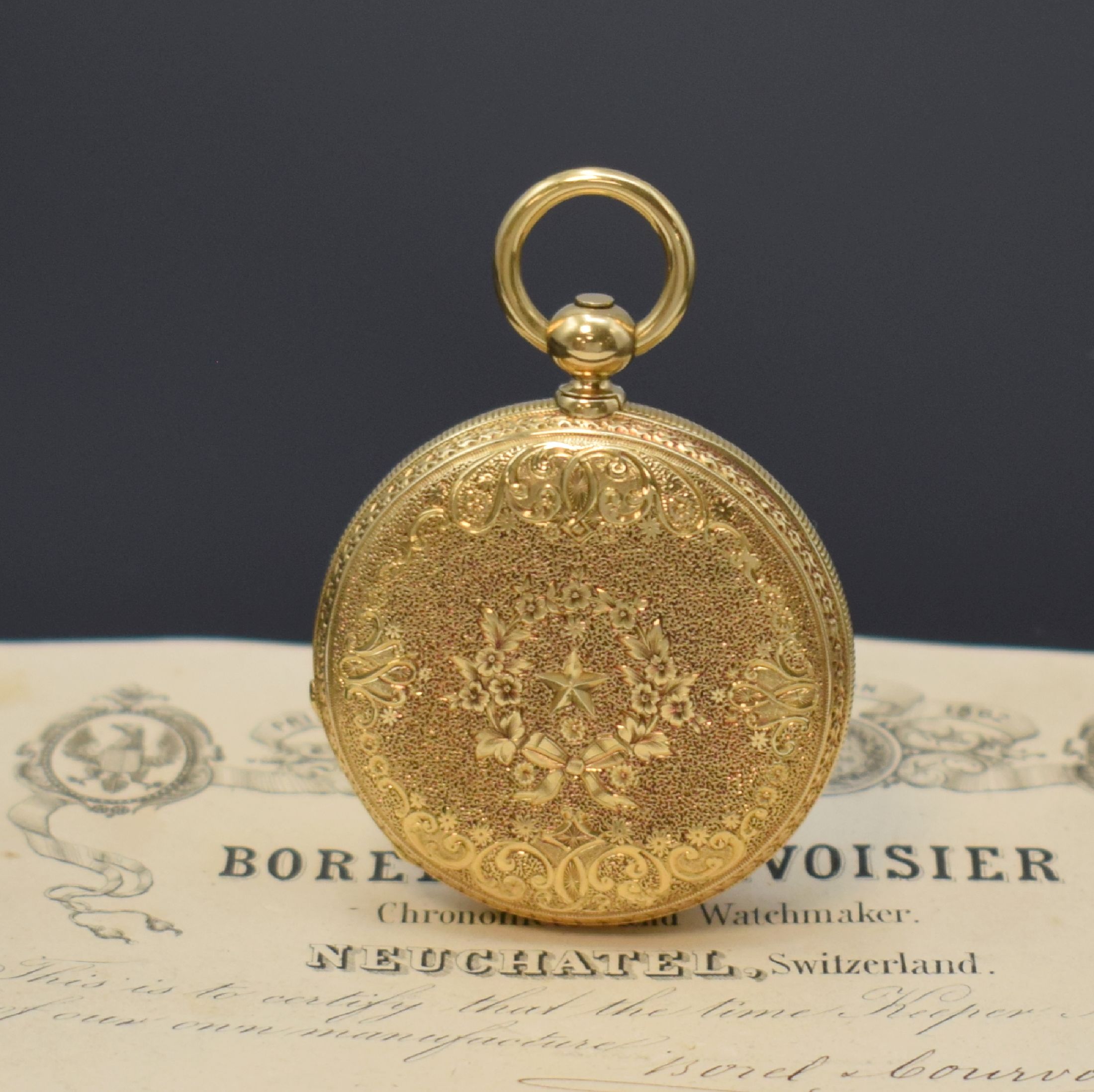 Detail d: BOREL & COURVOISIER Savonette in GG 750/000, Schweiz um 1880, 3-Deckel Goldgeh. m. geriffeltem Rand, Sprung- u. Rückdeckel floral grav., ...