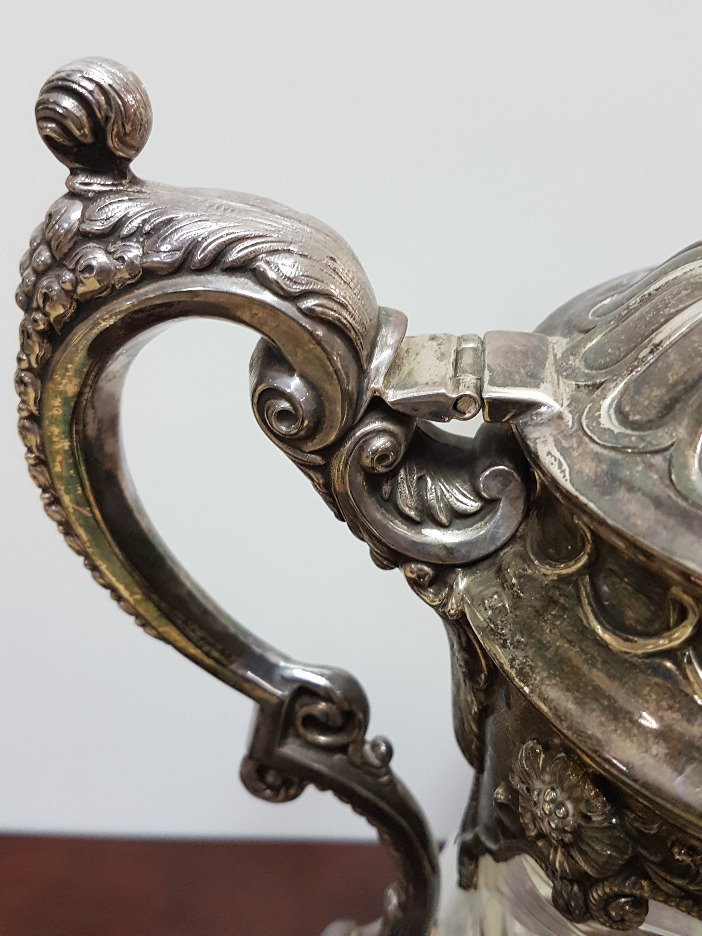 Detail d: Prunkkanne, Topazio Portugal, mit 925er Silbermontur, Kristallglaskorpus geschliffen und geschnitten, schwere Sterlingsilber- Montur im ...