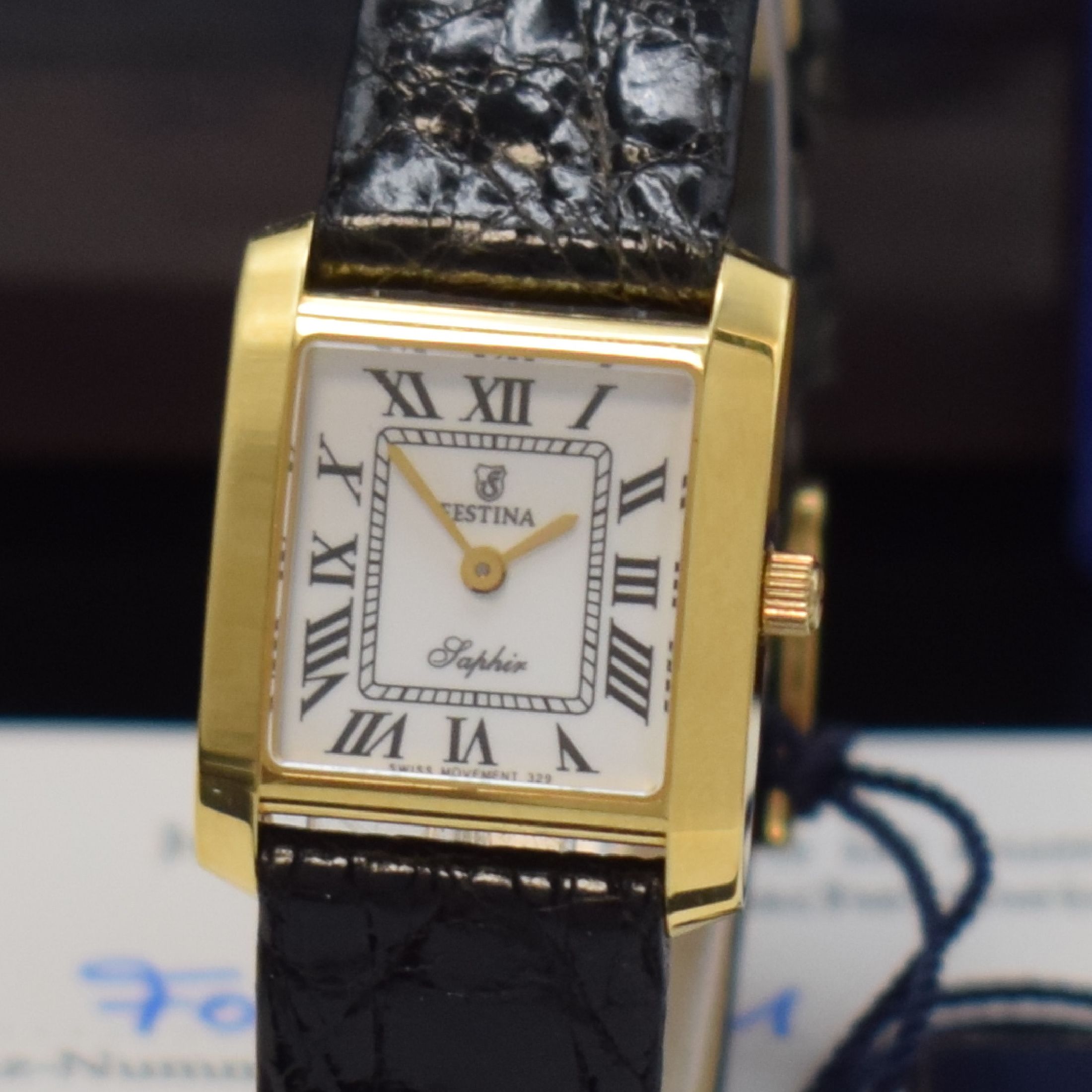 Detail a: FESTINA Damenarmbanduhr in GG 750/000, Schweiz um 2015, quarz, Boden 4-fach verschr., orig. Lederband m. verg. Dornschl., weißes Zifferbl. m. röm. ...