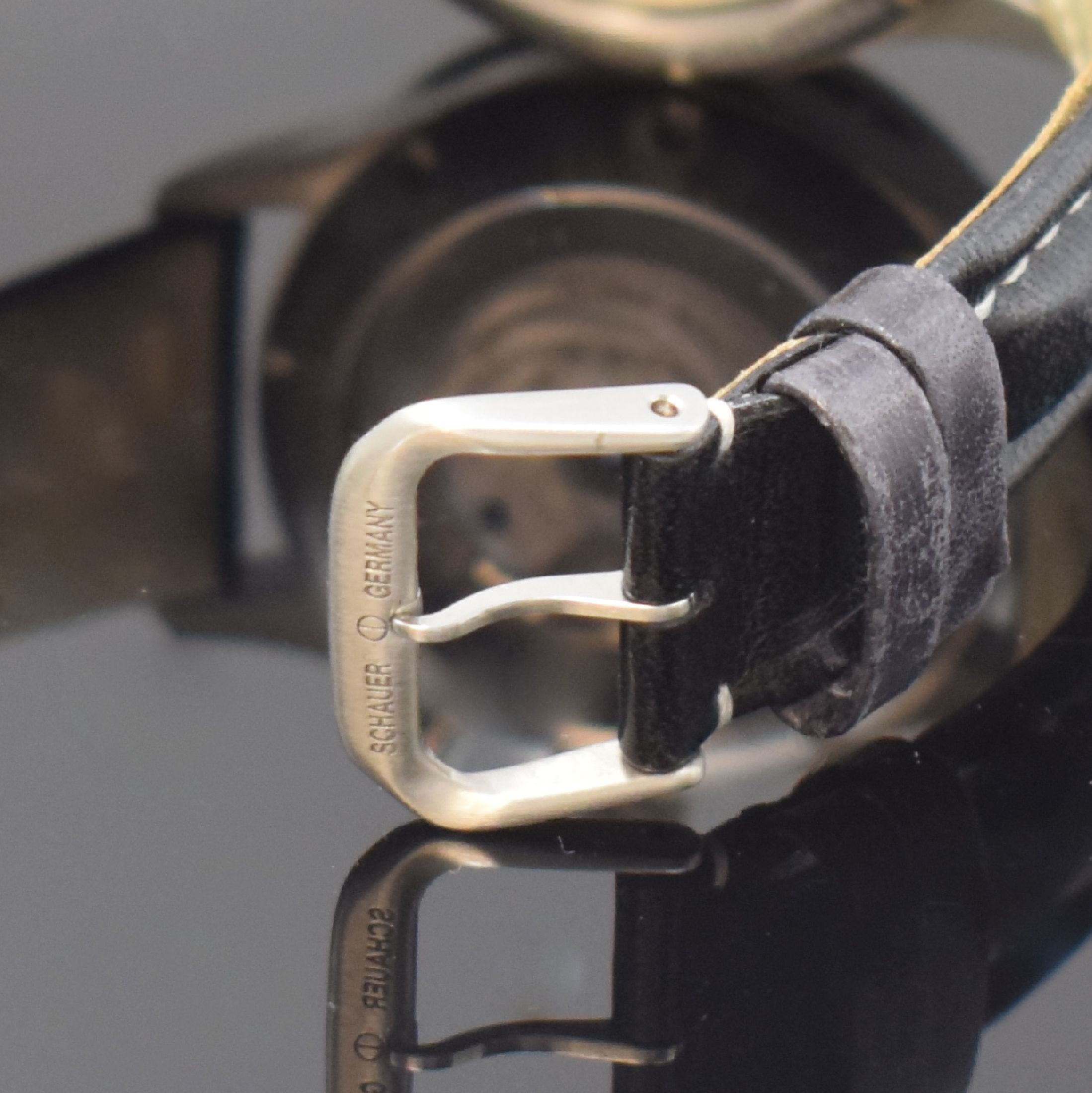 Detail b: JÖRG SCHAUER Kulisse Nr. 88 Edition 1 Herrenchronograph in Stahl, Deutschland um 2000, Automatik, beids. vergl. Geh. inkl. orig. Lederband m. ...