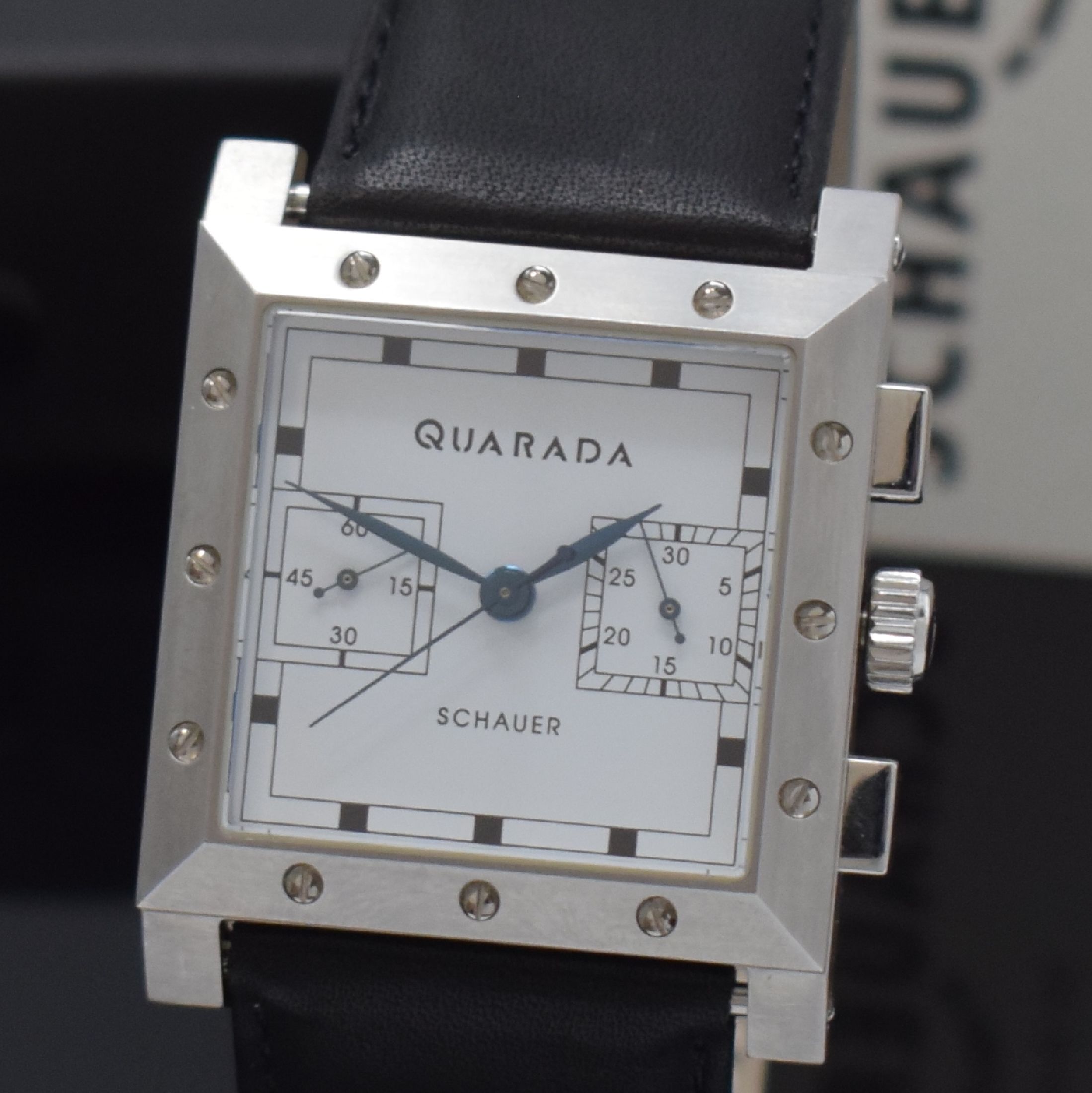 Detail a: JÖRG SCHAUER Quarada Herrenchronograph in Stahl, Deutschland um 2000, Automatik, beids. vergl. Geh., Boden 8-fach verschr., weißes Zifferbl. m. ...