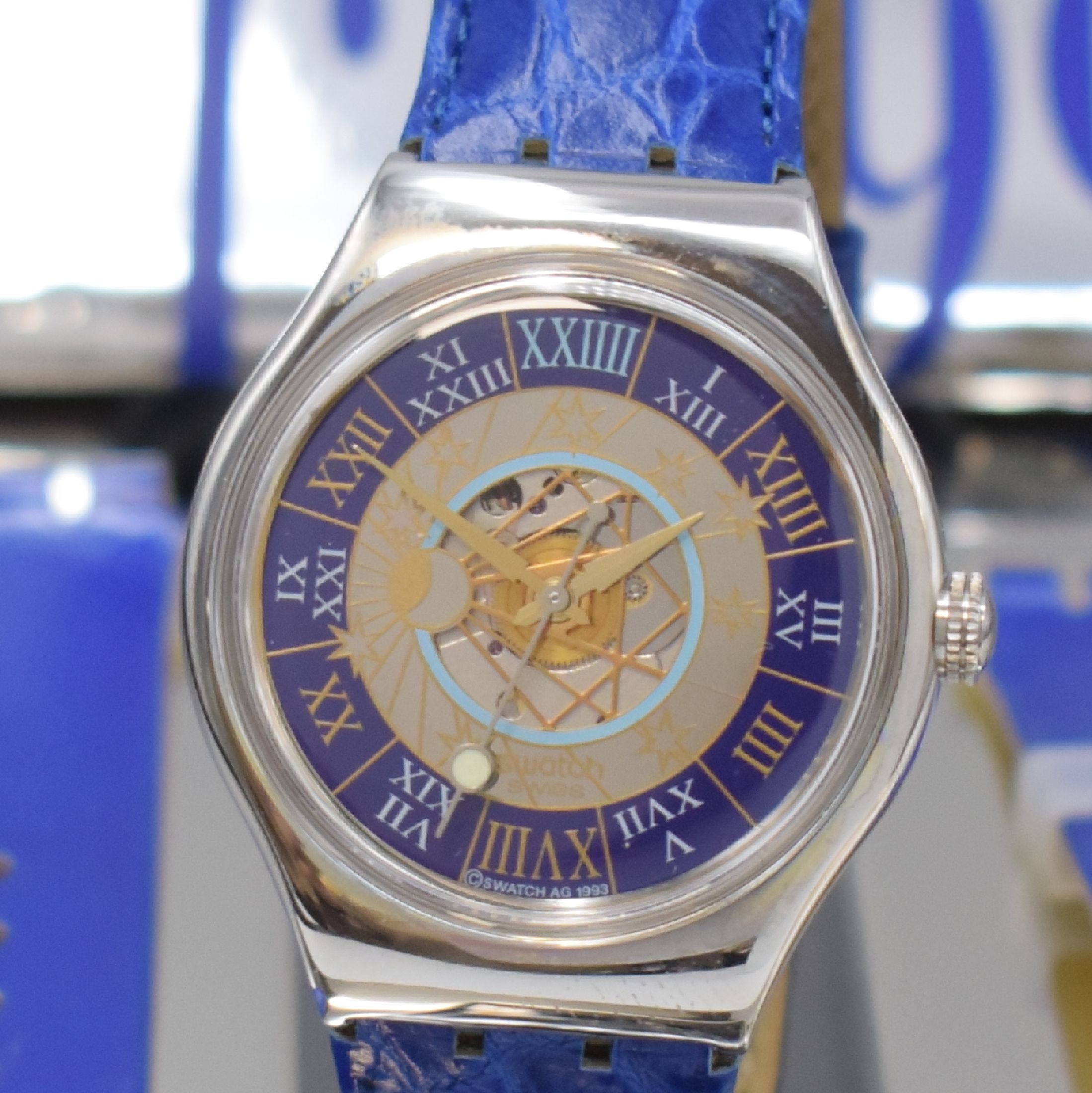 Detail a: SWATCH Tresor Magique limitierte Armbanduhr in Platin, Schweiz um 1993, Automatik, beids. vergl. Geh., orig. Lederband m. orig. Schließe, blaues, ...