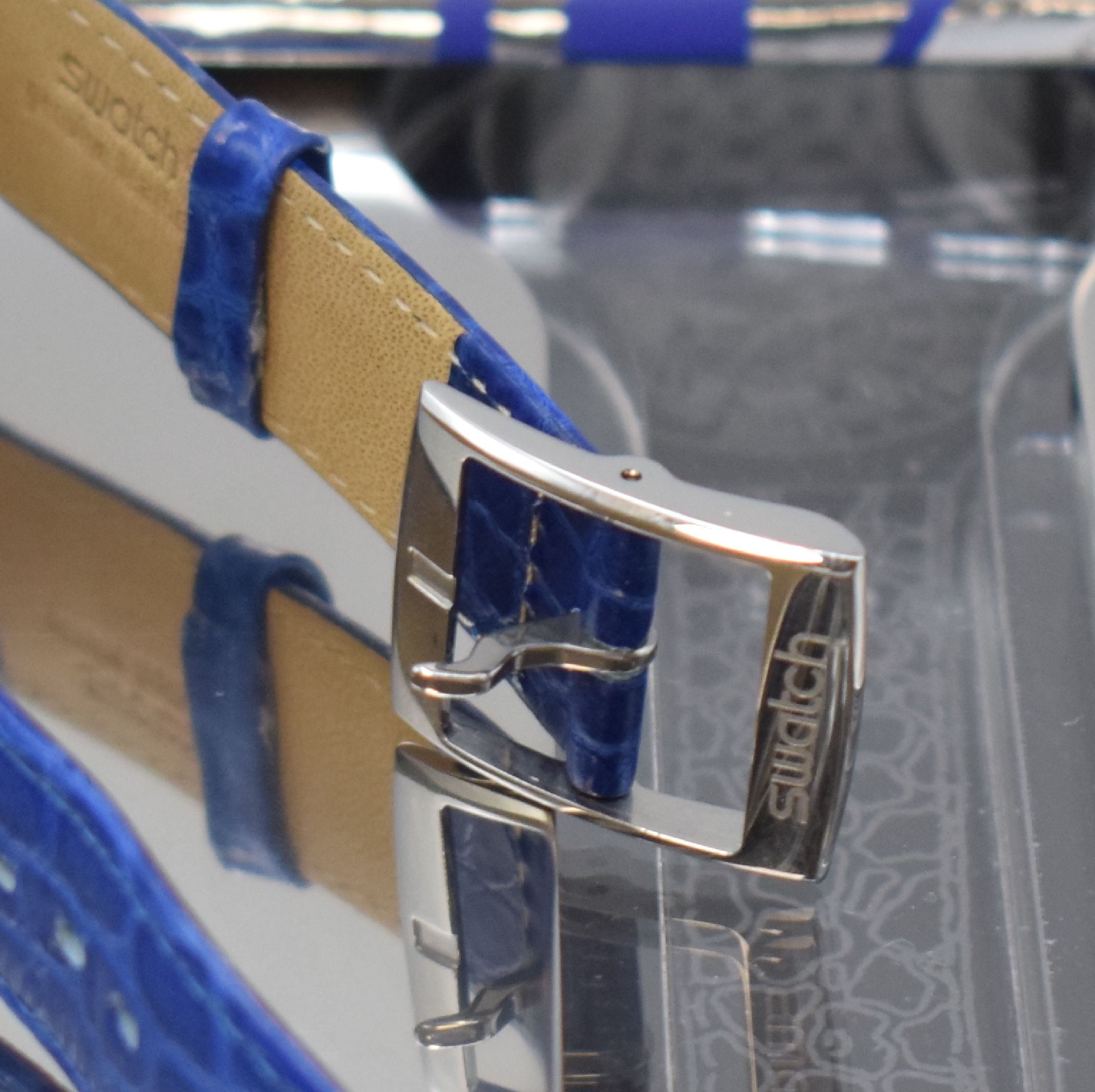 Detail b: SWATCH Tresor Magique limitierte Armbanduhr in Platin, Schweiz um 1993, Automatik, beids. vergl. Geh., orig. Lederband m. orig. Schließe, blaues, ...