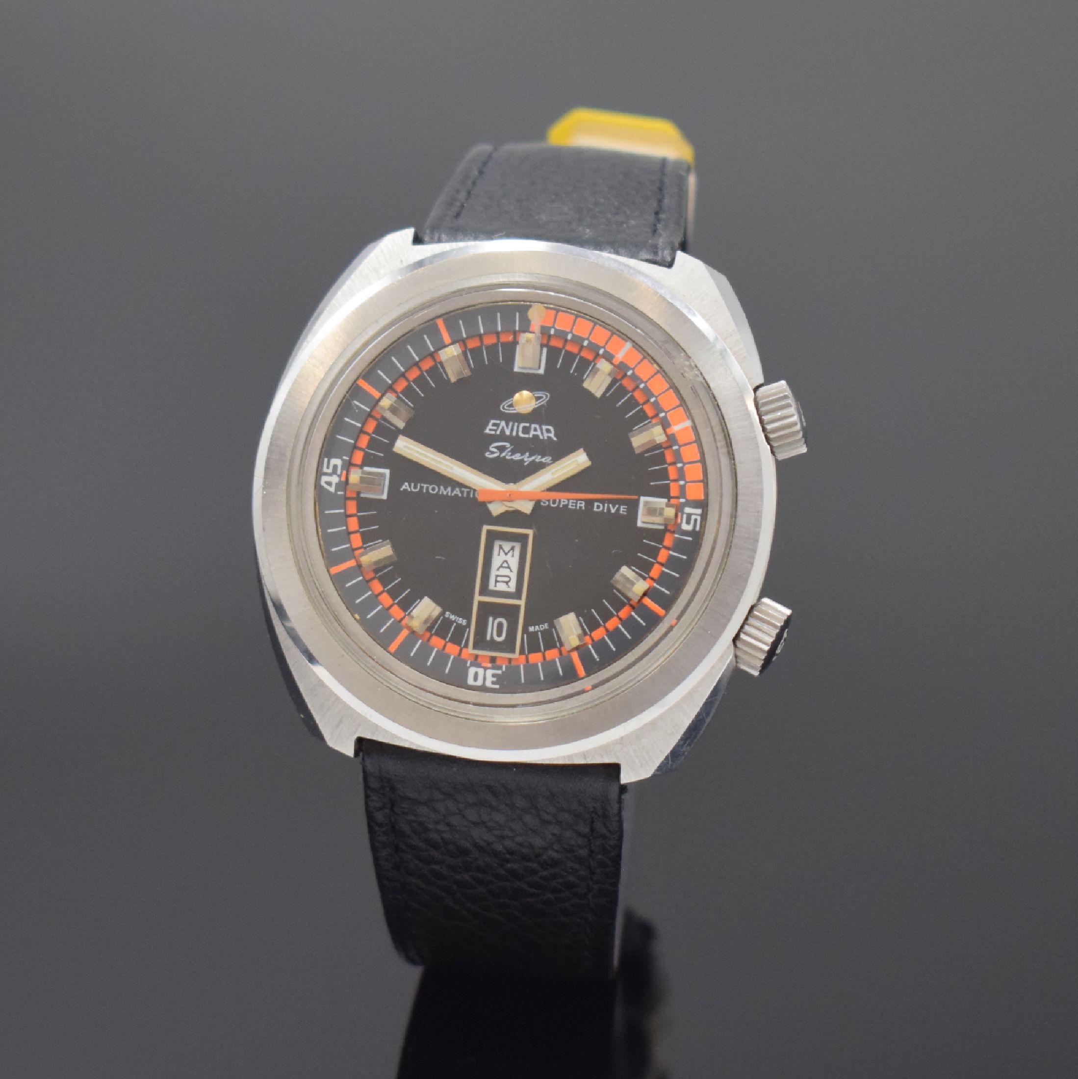 ENICAR Sherpa 600 Super Dive Herrenarmbanduhr in Stahl, Schweiz um 1970, Automatik, Boden m. Bajonette-Verschl., dunkelgraues Zifferbl. m. aufges. ...