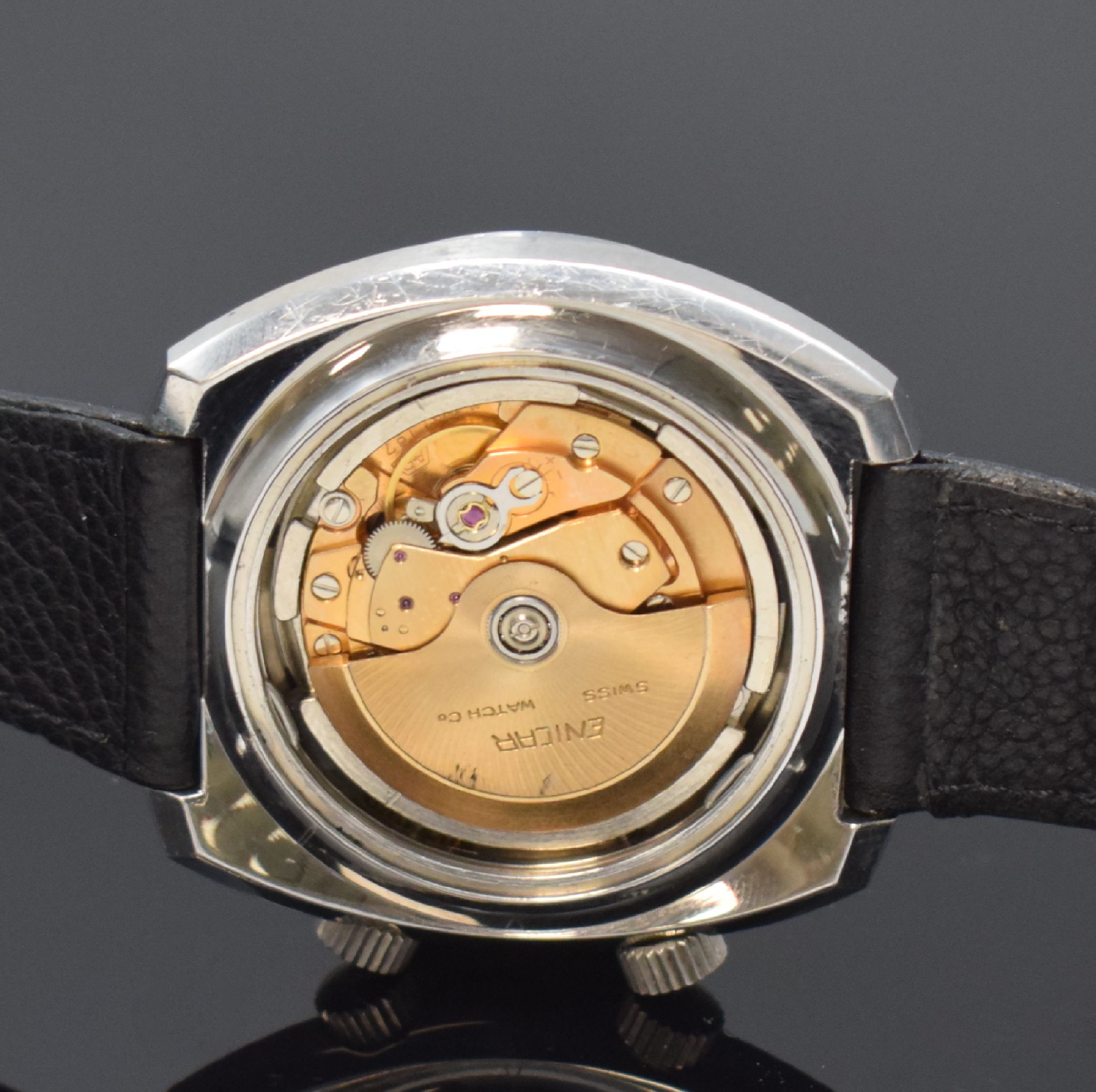 Detail e: ENICAR Sherpa 600 Super Dive Herrenarmbanduhr in Stahl, Schweiz um 1970, Automatik, Boden m. Bajonette-Verschl., dunkelgraues Zifferbl. m. aufges. ...