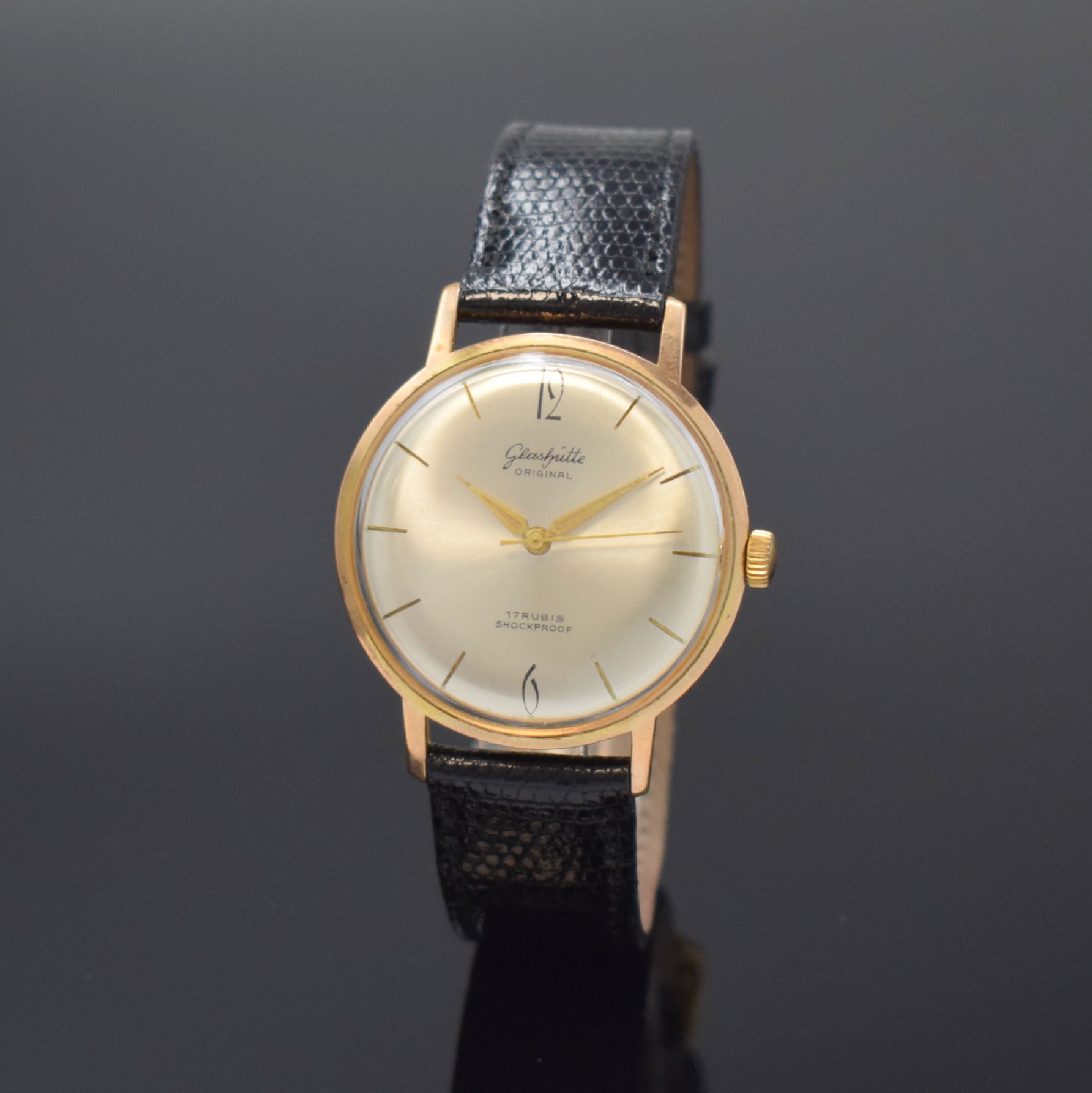 GUB GLASHÜTTE/SA vergoldete Herrenarmbanduhr, Deutschland um 1965, Handaufzug, Edelstahlboden aufgedr., silb. Zifferbl. gold. Std.-Ind., gold. ...
