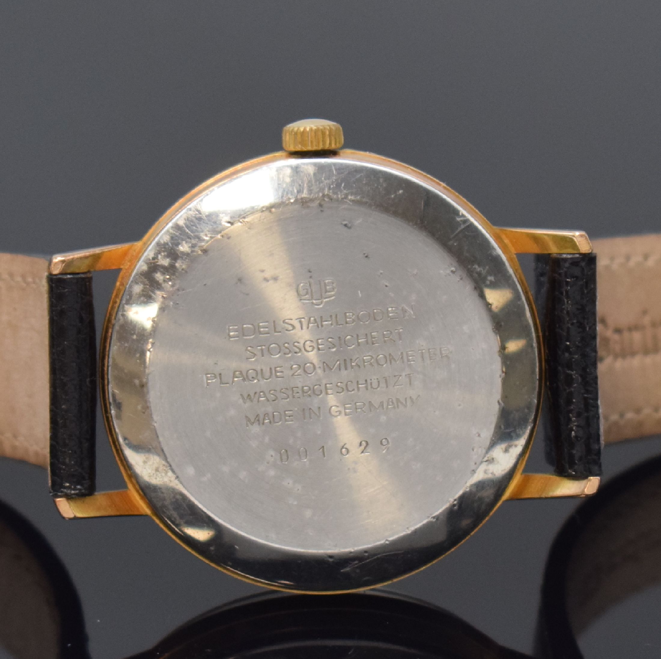 Detail c: GUB GLASHÜTTE/SA vergoldete Herrenarmbanduhr, Deutschland um 1965, Handaufzug, Edelstahlboden aufgedr., silb. Zifferbl. gold. Std.-Ind., gold. ...