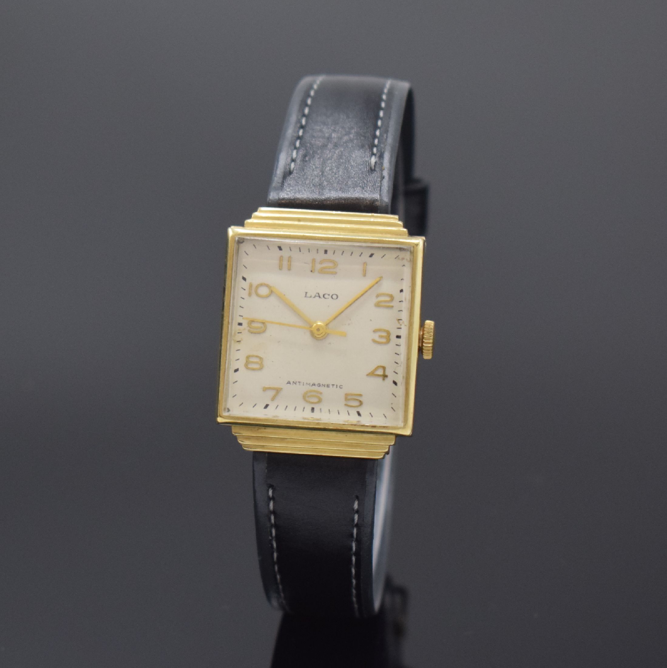 LACO viereckige Armbanduhr in GG 585/000, Deutschland 1940er Jahre, Handaufzug, feste Bandanstöße, Boden aufgedr., silb. Zifferbl. m. arab. Zahlen, ...