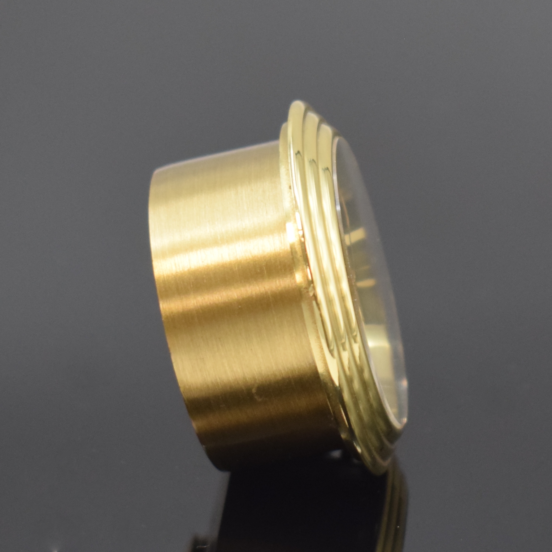 Detail b: REUGE kleiner Tischwecker mit Spieluhr, Schweiz um 1970, verg. Geh., blaues Zifferbl. m. arab. Zahlen, gold. Zeiger, Bedienung b. 5 u. 7 bzw. Aufzug ...