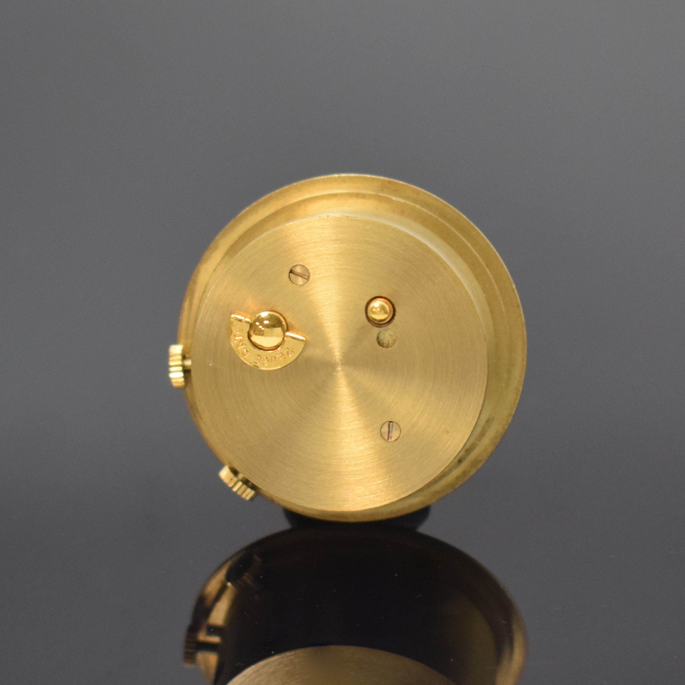 Detail c: REUGE kleiner Tischwecker mit Spieluhr, Schweiz um 1970, verg. Geh., blaues Zifferbl. m. arab. Zahlen, gold. Zeiger, Bedienung b. 5 u. 7 bzw. Aufzug ...