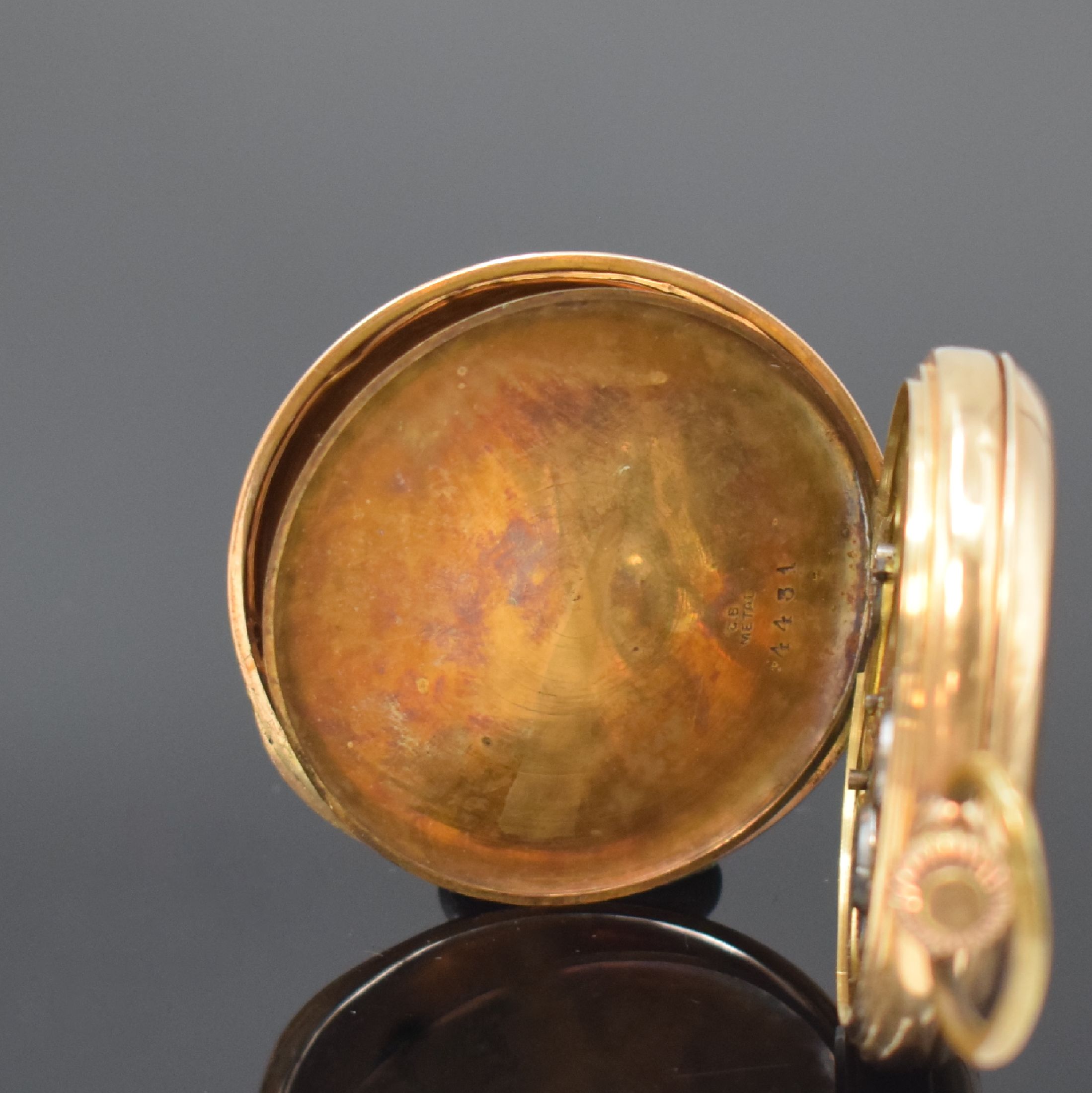 Detail f: Herrensavonette in RG 585/000, Schweiz um 1900, glattes Geh. dell., Metallcuvette, Emailzifferbl. m. arab. Zahlen, gold. Zeiger, kl. Sek. b. 6, verg. ...