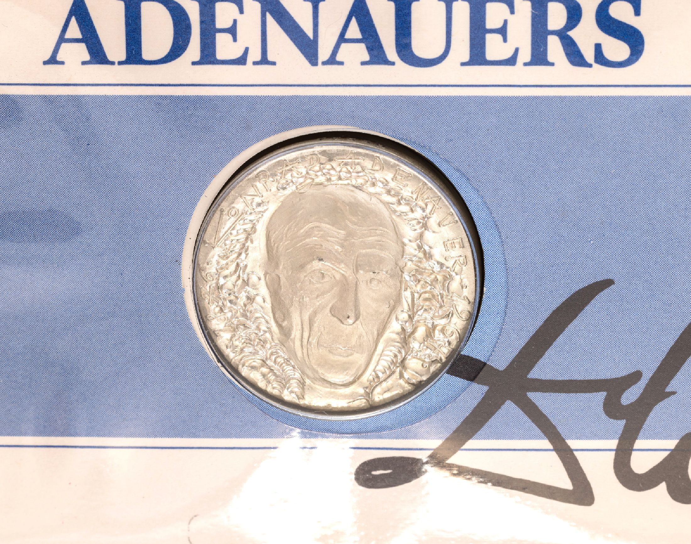 Detail a: Silbermedaille von SALVADOR DALI zu Ehren Konrad Adenauer, limitierte Auflage anlässlich des 100. Geburtstags von Konrad Adenauer, hier 5074/15000, ...