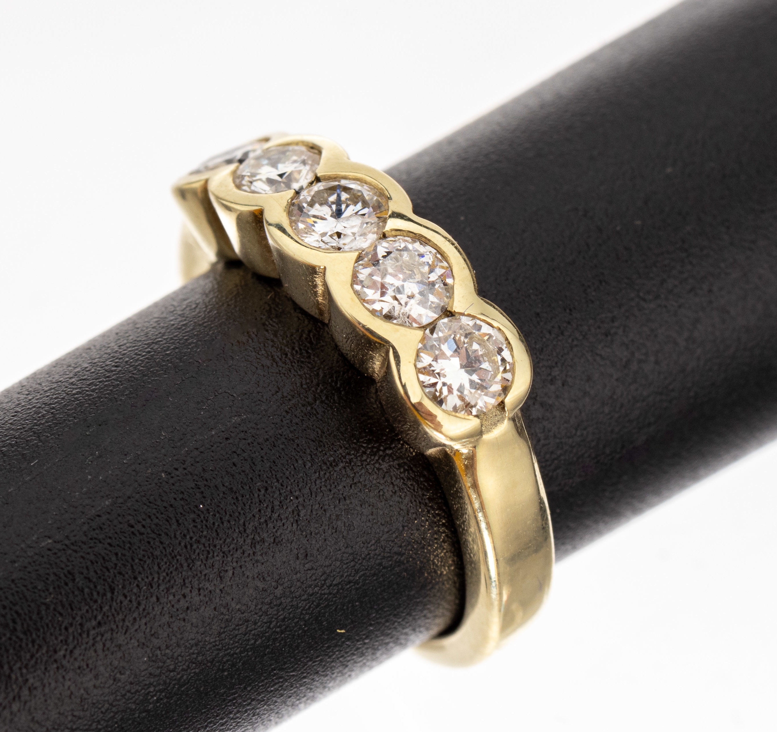 14 kt Gold Diamant-Ring, GG 585/000, 4 Brillanten und 1 Altschliffdiamant zus. ca. 0.85 ct feines Weiss-Weiss/si-p 1, RW 50, ca. 5.3 g