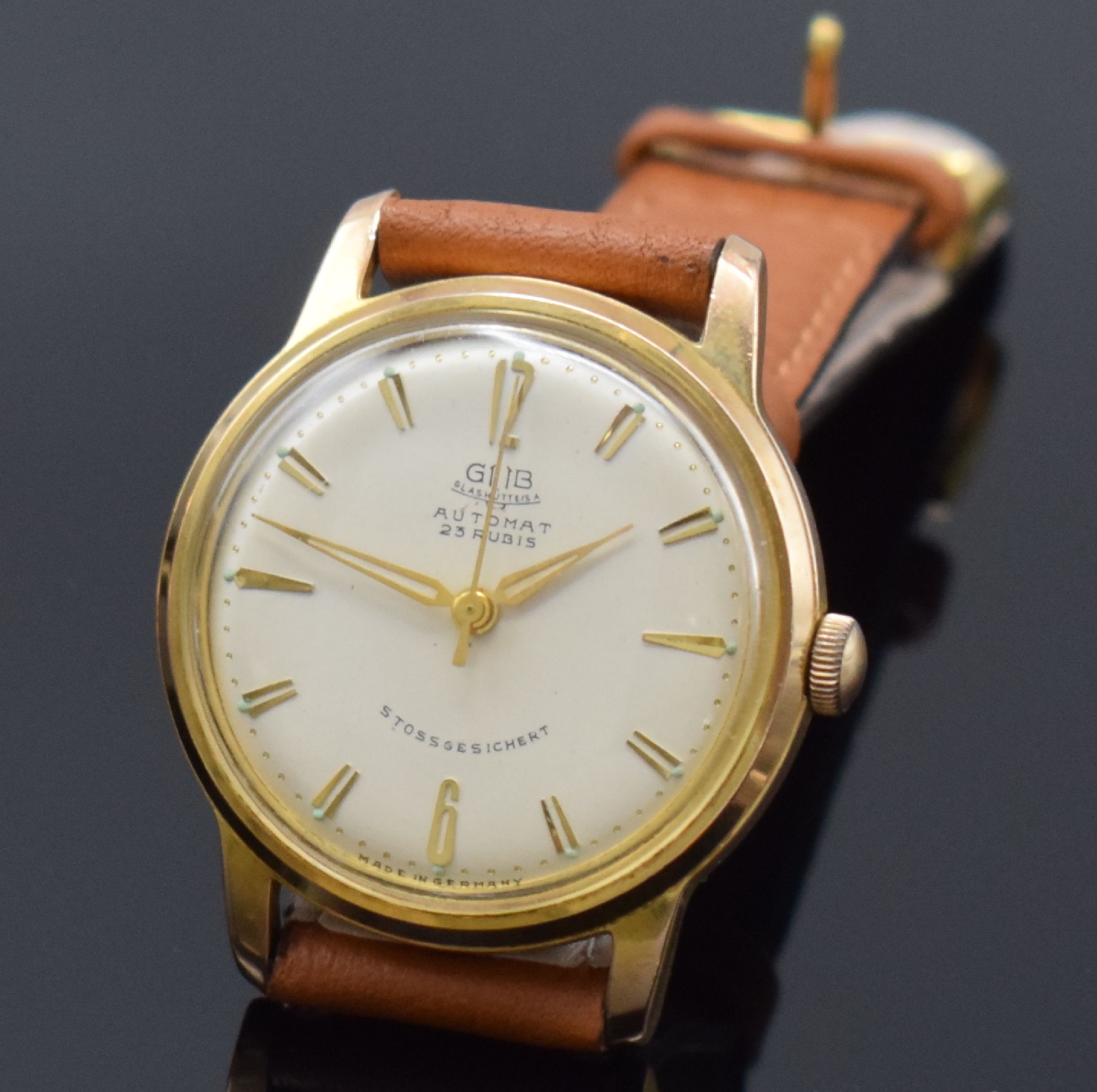 Detail b: GUB 2 vergoldete Armbanduhren, Deutschland um 1960, 1) GUB Kaliber 68.1, Automatik, verg. Geh., aufgedr. Stahlboden, silb. Zifferbl., gold. Indizes ...