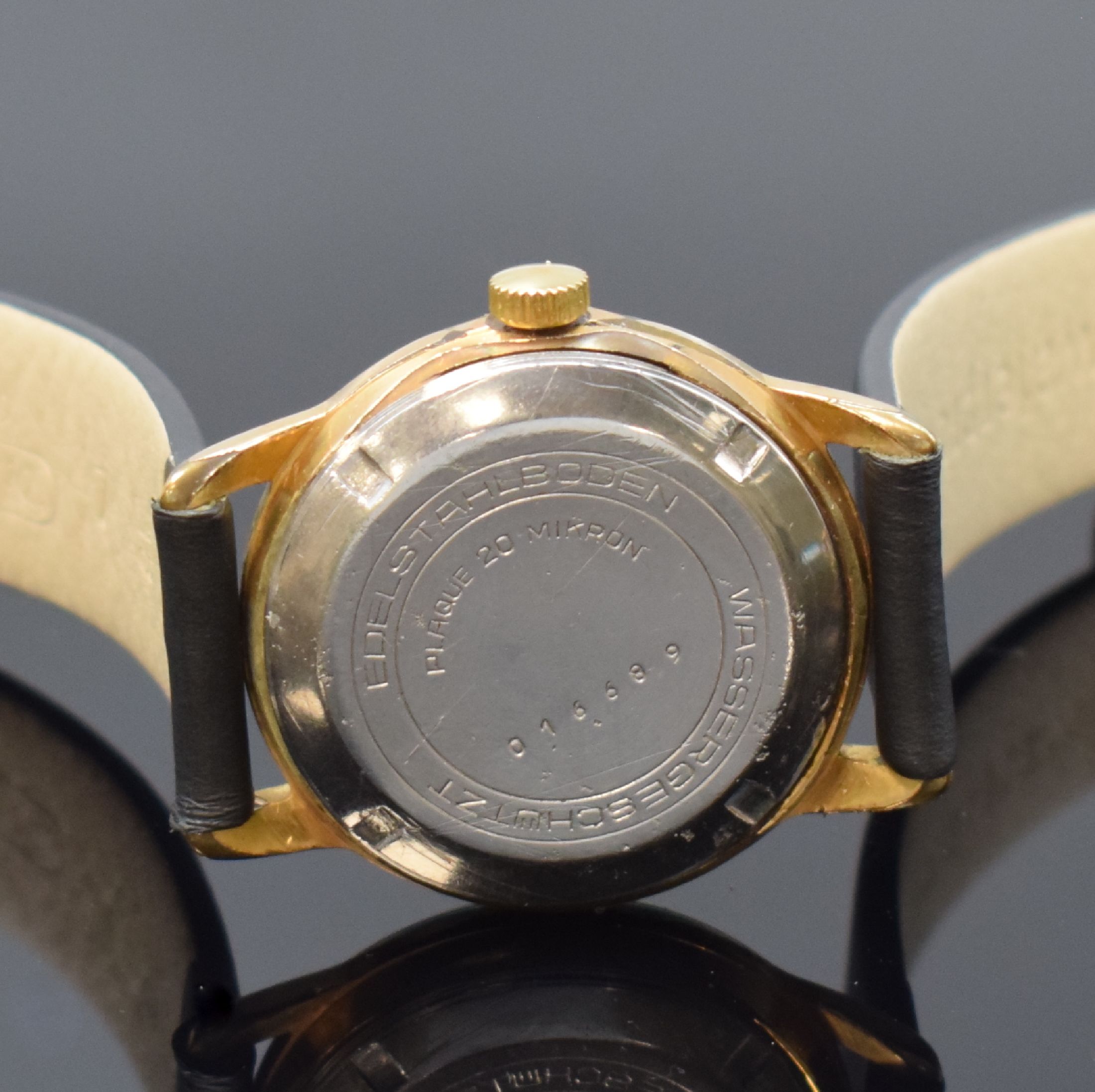 Detail e: GUB 2 vergoldete Armbanduhren, Deutschland um 1960, 1) GUB Kaliber 68.1, Automatik, verg. Geh., aufgedr. Stahlboden, silb. Zifferbl., gold. Indizes ...