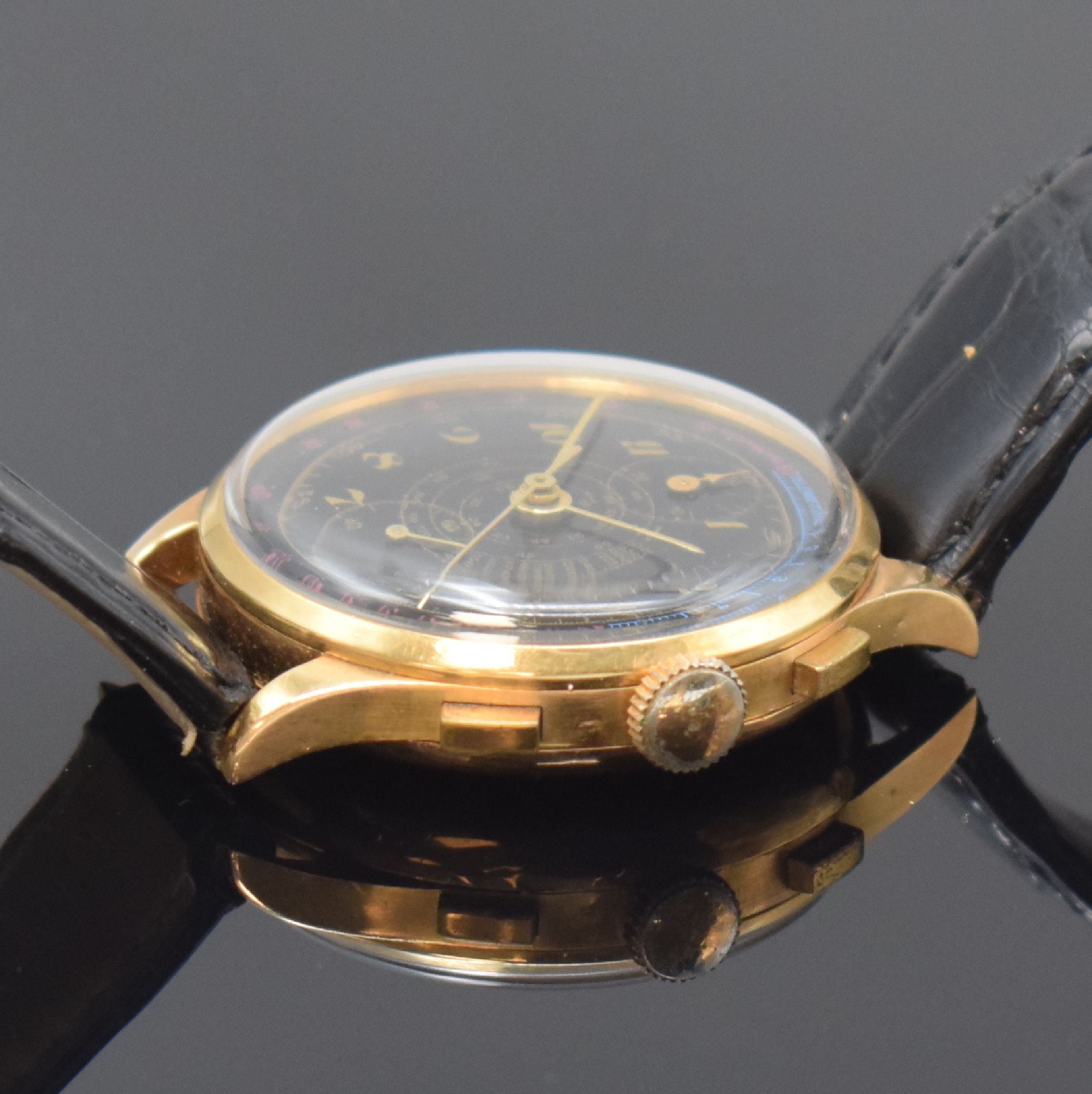 Detail b: Schaltradchronograph mit Kaliber Venus 170 in RoseG 750/000, Schweiz um 1945, Handaufzug, dell. Boden aufgedr., schwarzes Zifferbl. m. arab. Zahlen, ...