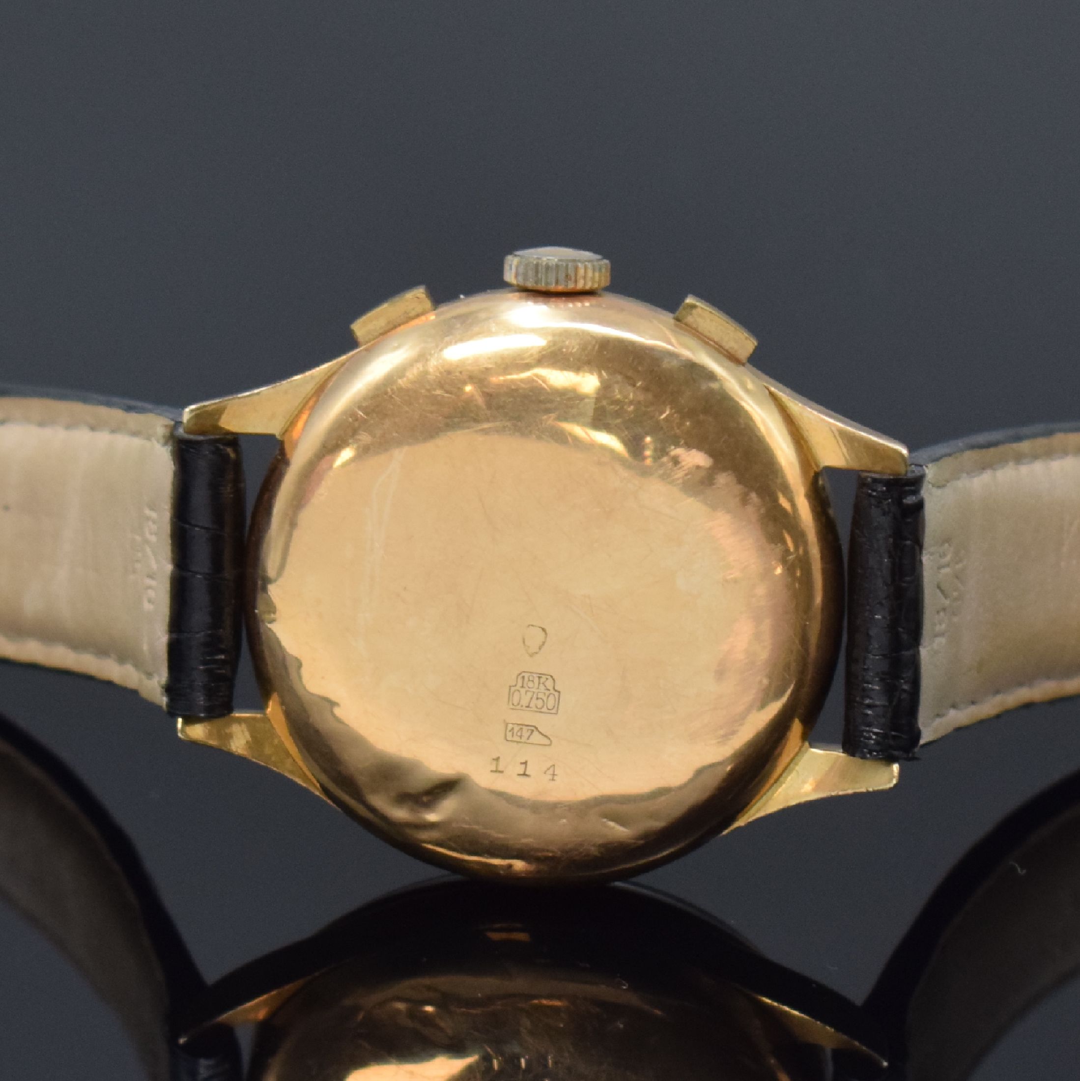 Detail d: Schaltradchronograph mit Kaliber Venus 170 in RoseG 750/000, Schweiz um 1945, Handaufzug, dell. Boden aufgedr., schwarzes Zifferbl. m. arab. Zahlen, ...