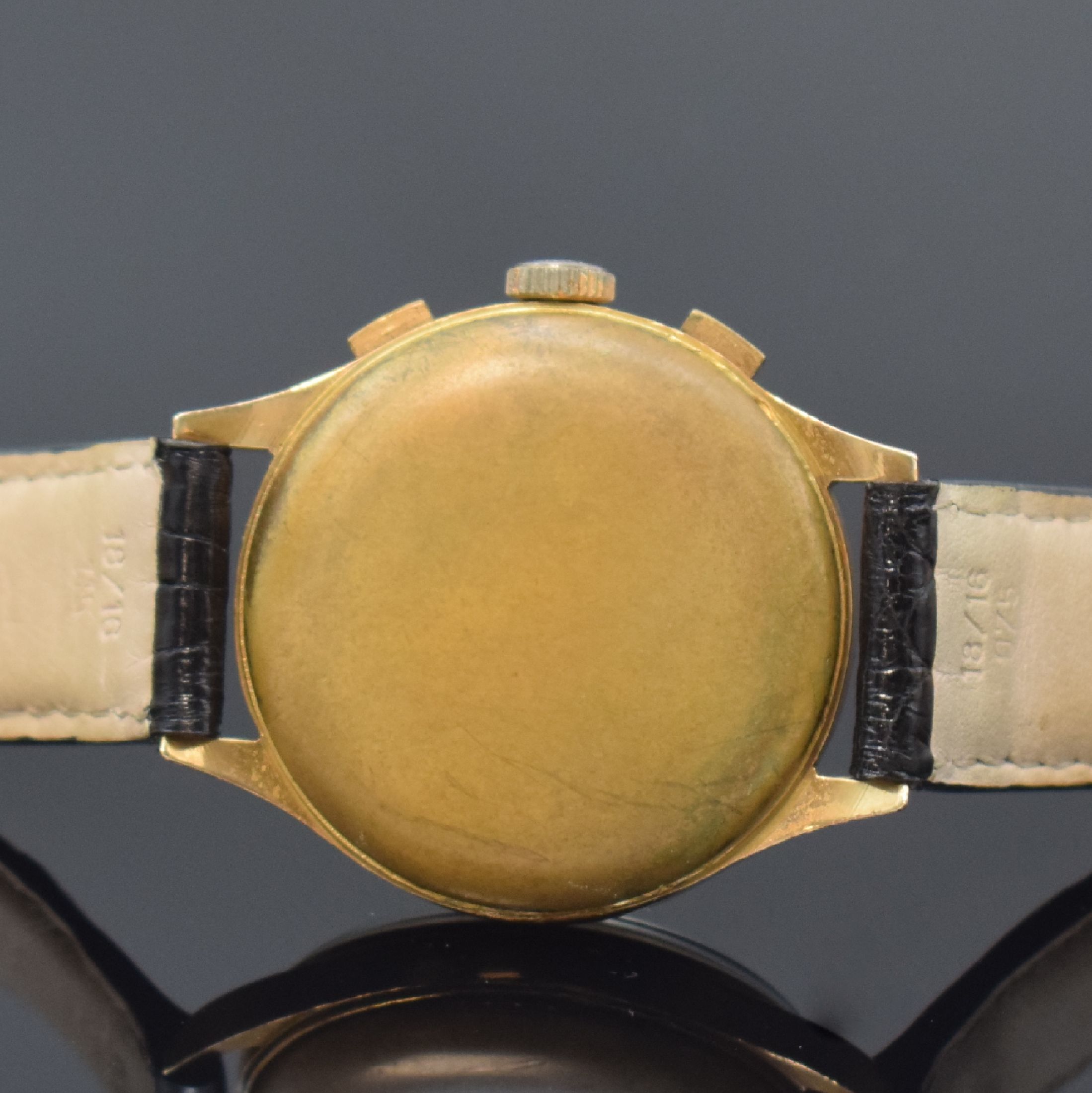 Detail e: Schaltradchronograph mit Kaliber Venus 170 in RoseG 750/000, Schweiz um 1945, Handaufzug, dell. Boden aufgedr., schwarzes Zifferbl. m. arab. Zahlen, ...