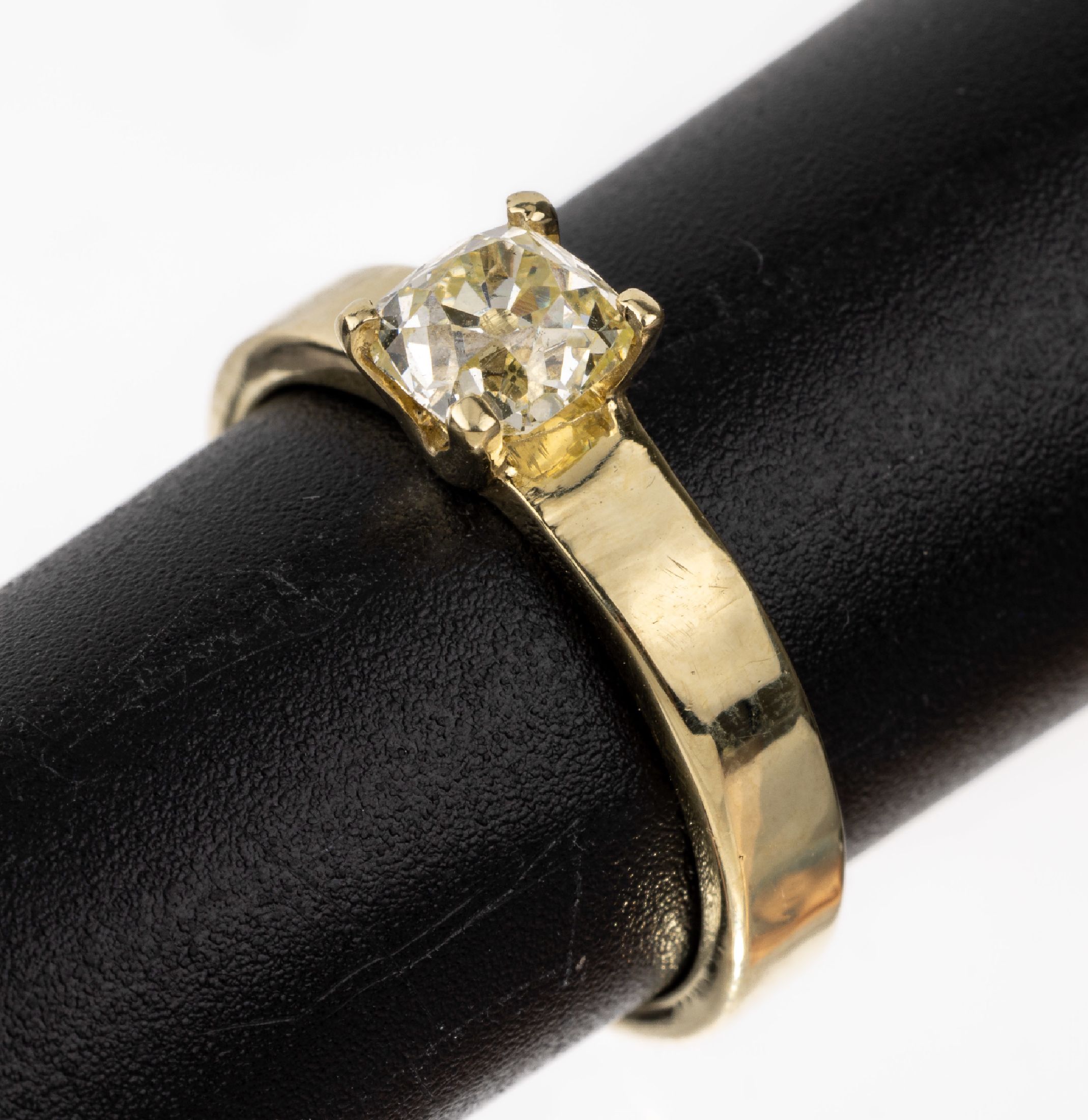 14 kt Gold Diamant-Ring, GG 585/000, Altschliffdiamant ca. 0.80 ct fancy Yellow, erhaben gefasst, RW 51.5, ca. 4.30 g