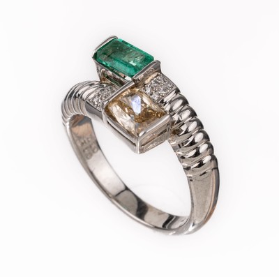 Image 26721928 - Platinum and 18 kt gold emerald-diamond-ring