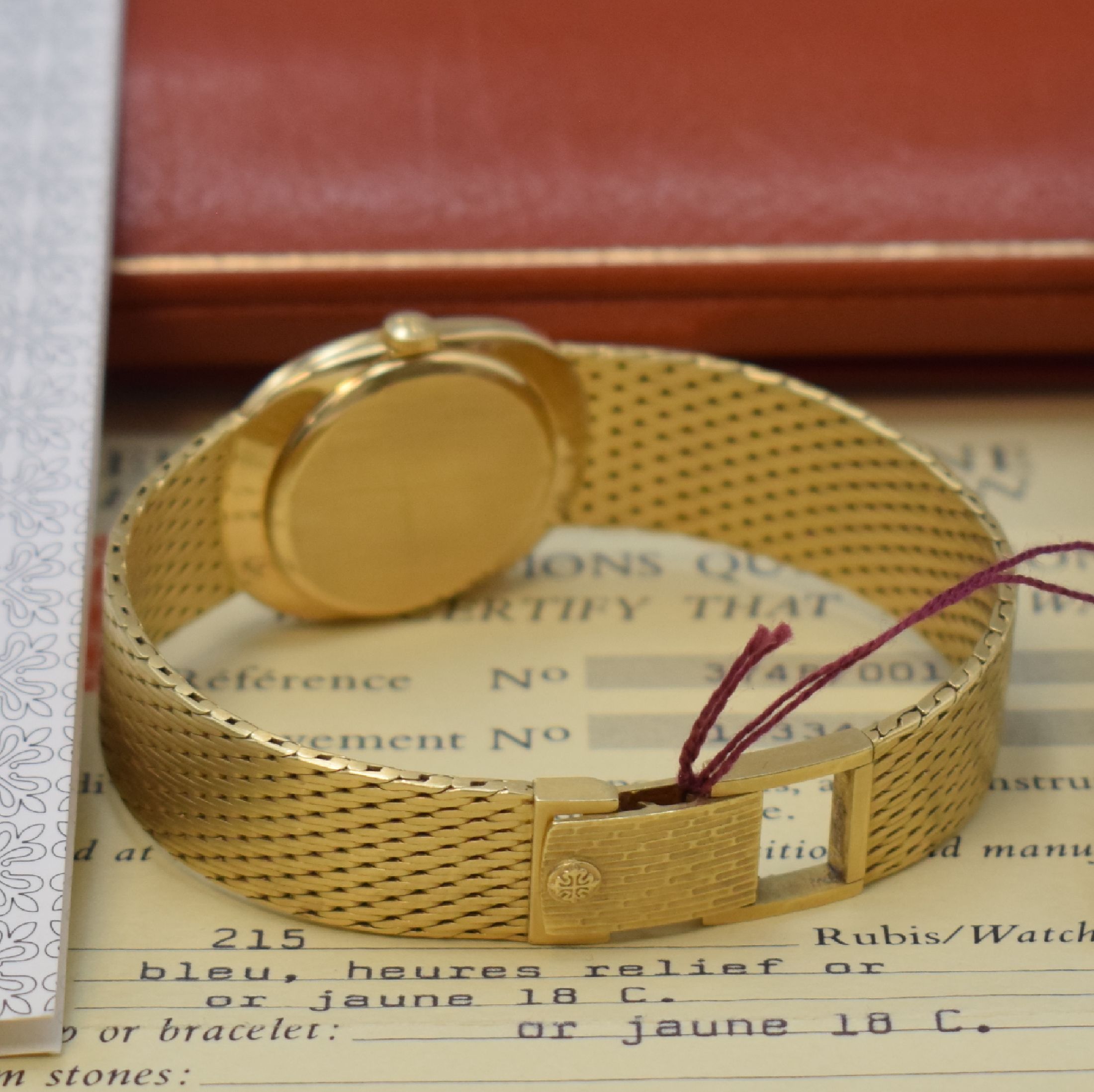 Detail b: PATEK PHILIPPE Herrenarmbanduhr Modellserie Ellipse d´Or Referenz 3748/001, Handaufzug, Schweiz um 1978, GG 750/000 inkl. Band, Boden und Glasrand ...