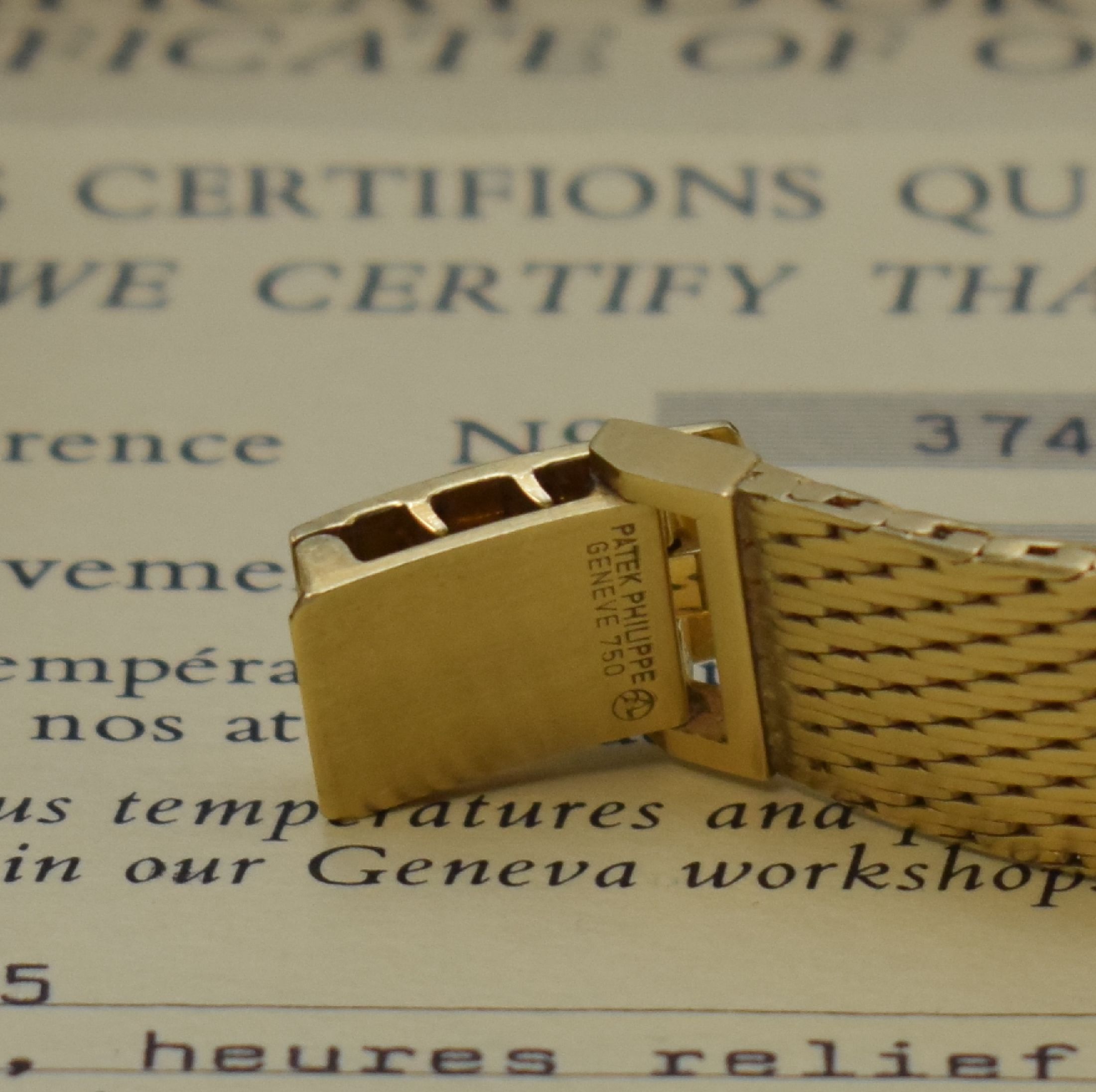Detail c: PATEK PHILIPPE Herrenarmbanduhr Modellserie Ellipse d´Or Referenz 3748/001, Handaufzug, Schweiz um 1978, GG 750/000 inkl. Band, Boden und Glasrand ...