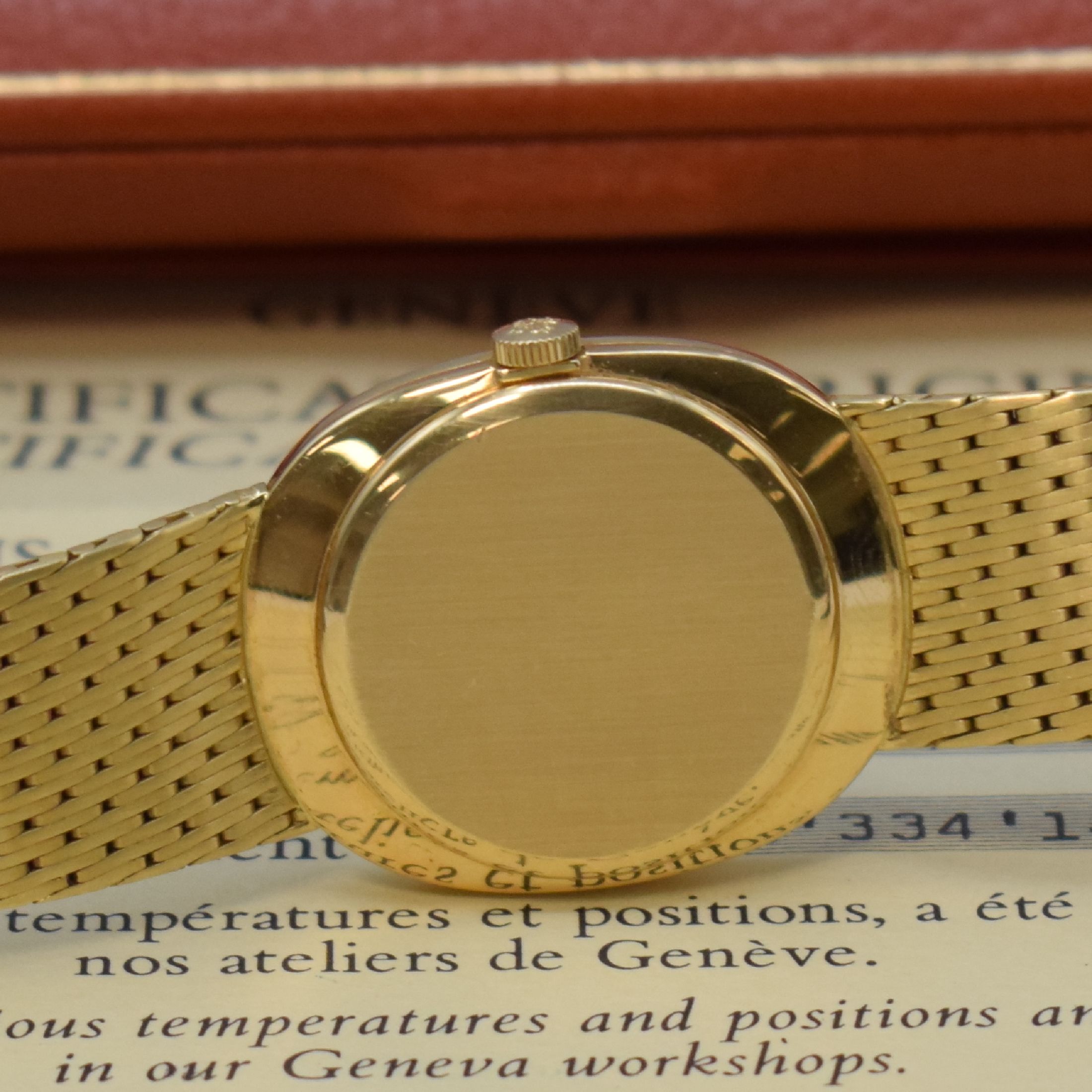 Detail e: PATEK PHILIPPE Herrenarmbanduhr Modellserie Ellipse d´Or Referenz 3748/001, Handaufzug, Schweiz um 1978, GG 750/000 inkl. Band, Boden und Glasrand ...