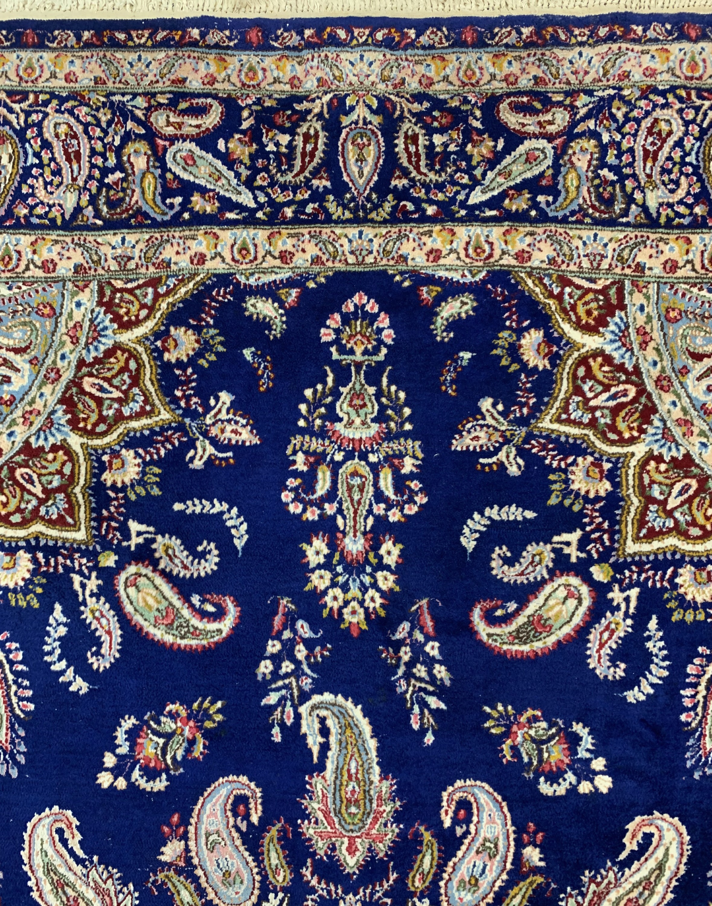 Detail b: Kerman alt, Persien, ca. 50 Jahre, Wolle auf Baumwolle, ca. 355 x 245 cm, EHZ: 2-3