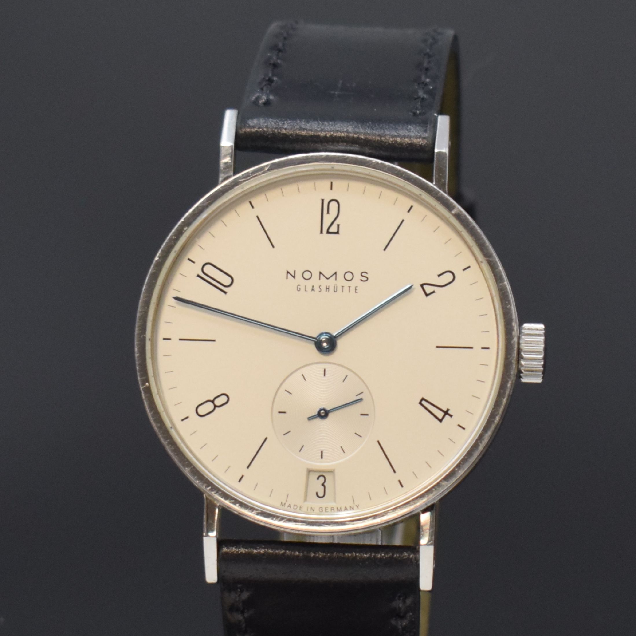 Detail a: NOMOS Glashütte Herrenarmbanduhr Tangomat in Stahl, Deutschland verk. lt. beil. Pap. 12/2012, Automatik, beids. vergl. Geh. inkl. orig. Lederband m. ...