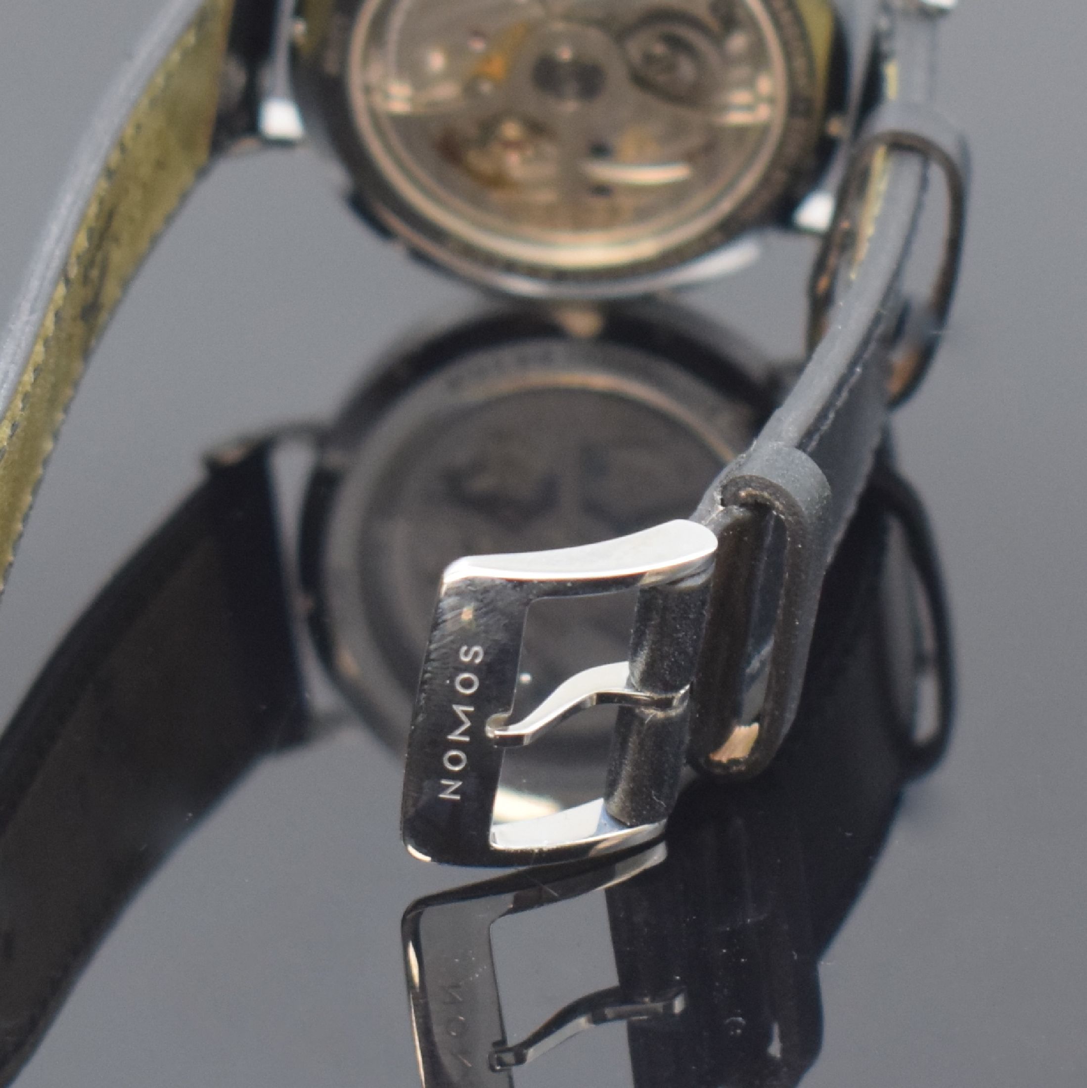 Detail b: NOMOS Glashütte Herrenarmbanduhr Tangomat in Stahl, Deutschland verk. lt. beil. Pap. 12/2012, Automatik, beids. vergl. Geh. inkl. orig. Lederband m. ...