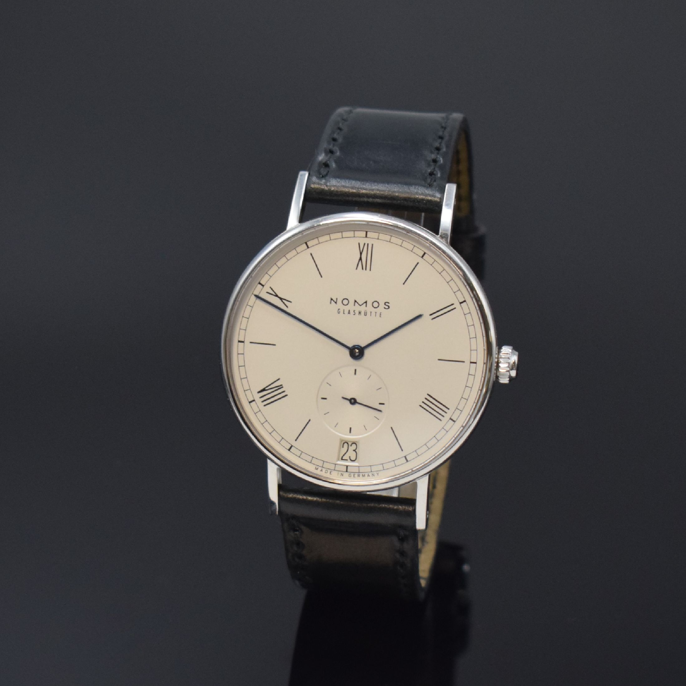 NOMOS Glashütte Herrenarmbanduhr Modell Ludwig, Deutschland um 2010, Automatik, beids. vergl. Edelstahlgeh. m. orig. Lederband u. Dornschl., Boden ...