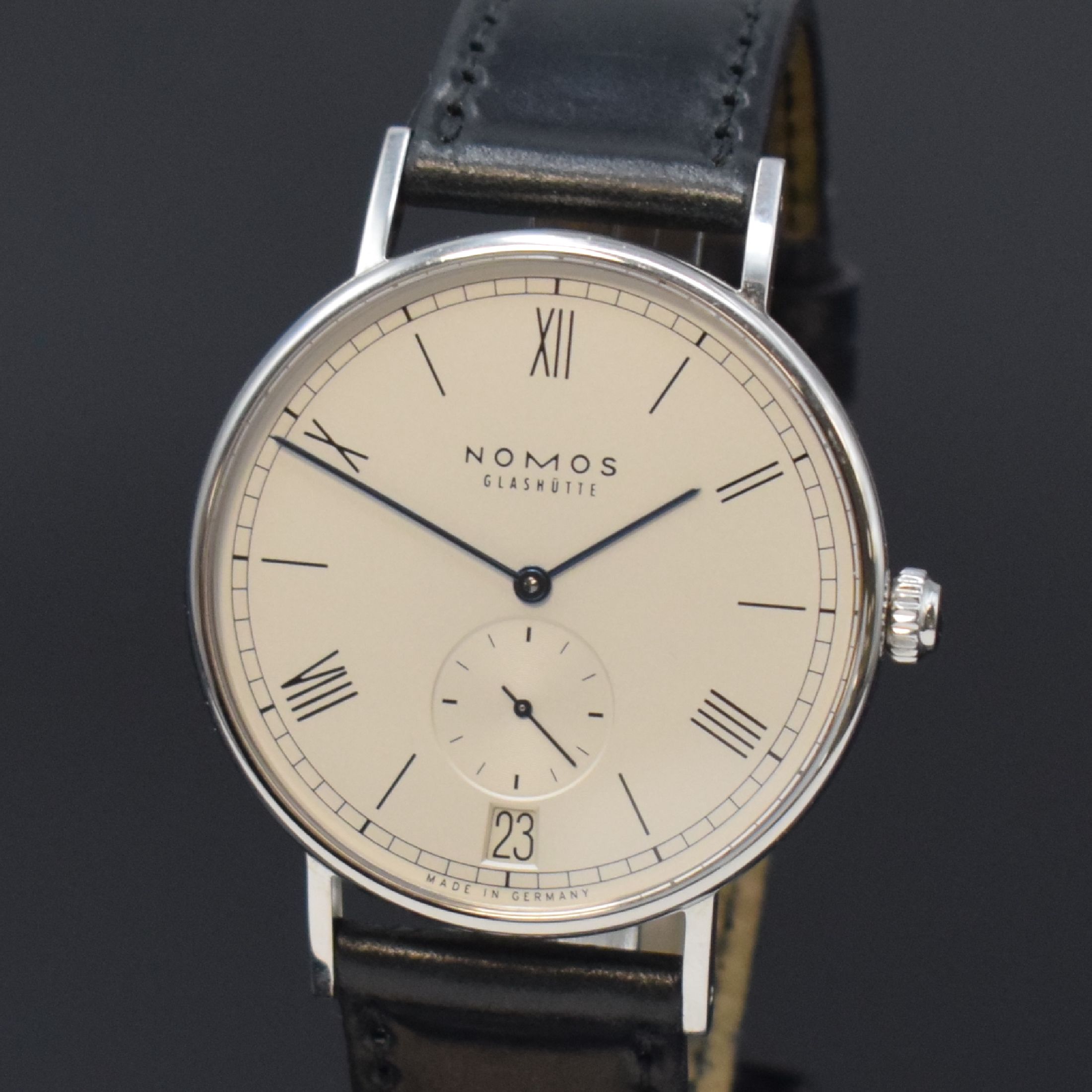 Detail a: NOMOS Glashütte Herrenarmbanduhr Modell Ludwig, Deutschland um 2010, Automatik, beids. vergl. Edelstahlgeh. m. orig. Lederband u. Dornschl., Boden ...