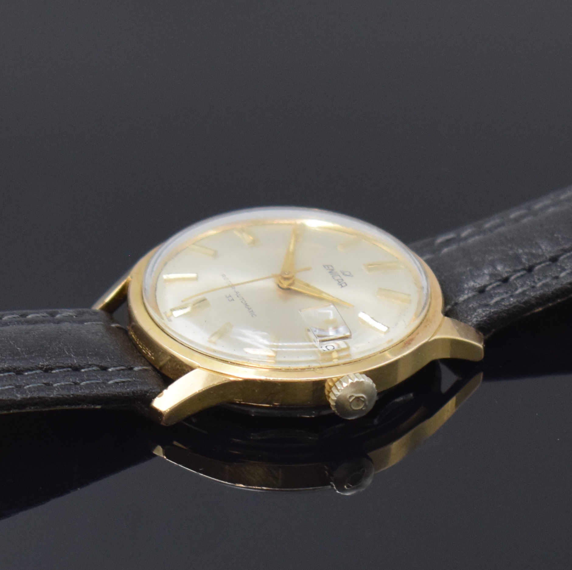 Detail b: ENICAR Ultrasonic vergoldete Herrenarmbanduhr, Schweiz um 1965, Automatik, Stahlboden m. Bajonette-Verschluss, silb. Zifferbl. m. gold. Std.-Indizes ...