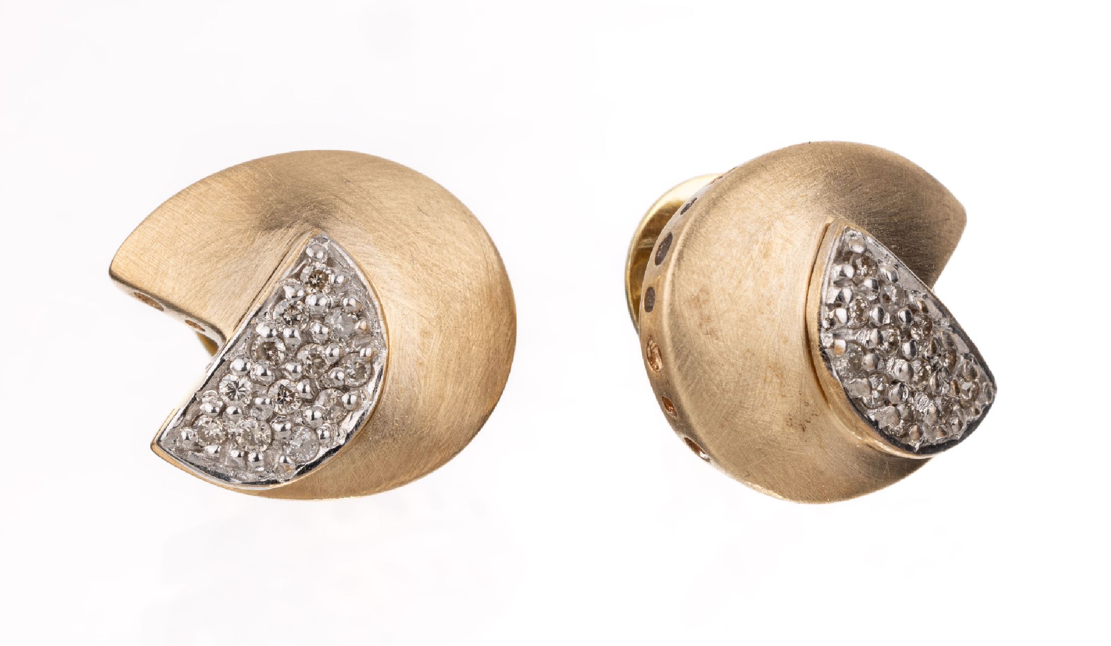 Paar 14 kt Gold Brillant-Ohrstecker, GG/WG 585/000, GG sat., 24 in WG gefasste Brillantenzus. ca. 0.12 ct Weiß/si, ca. 7.5 g