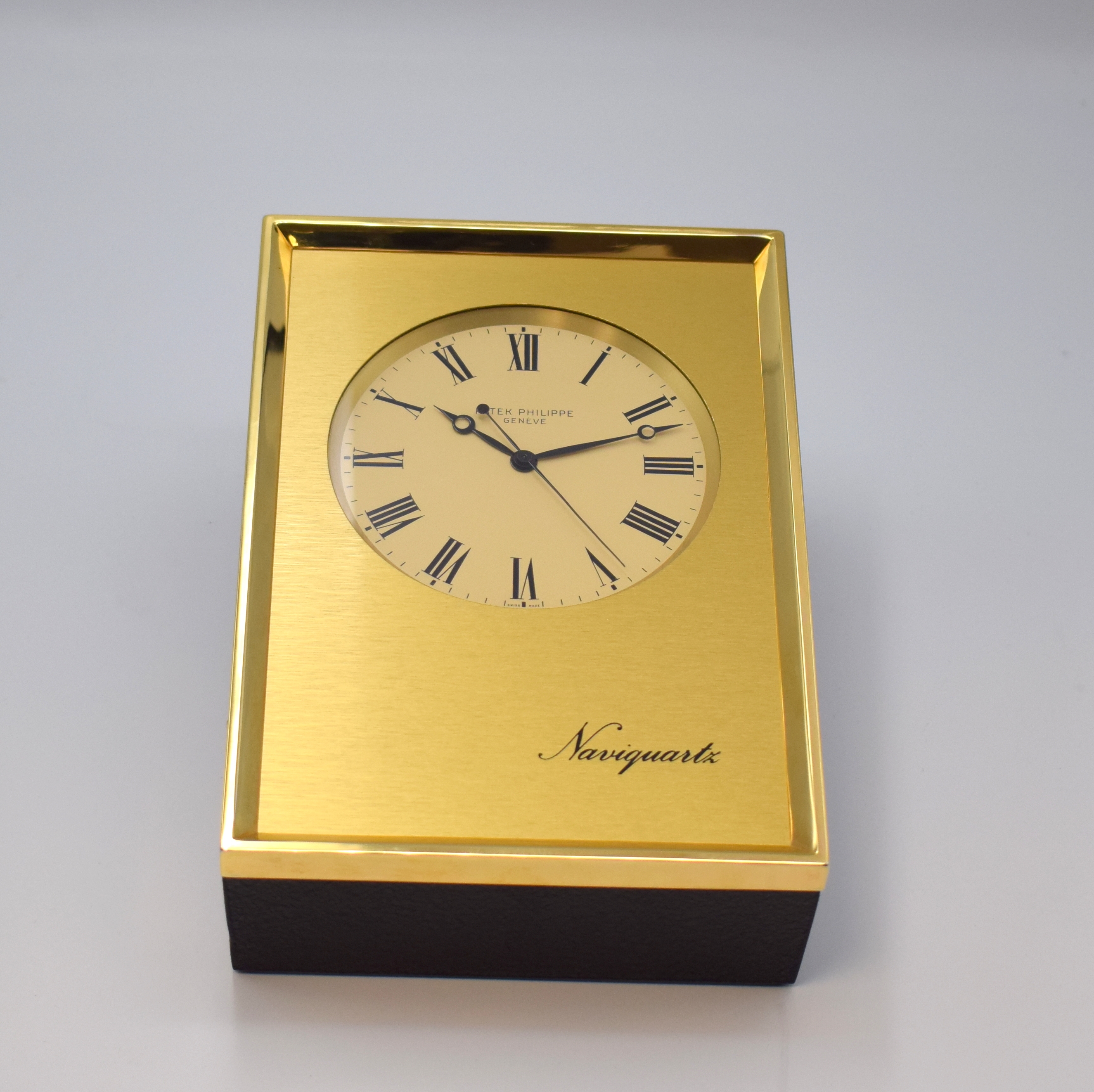 Detail b: PATEK PHILIPPE Naviquartz seltene Präzisionstischuhr Referenz E1200 in verglaster original Mahagoni-Box, Schweiz 1975, schwarz lackiertes Geh., ...