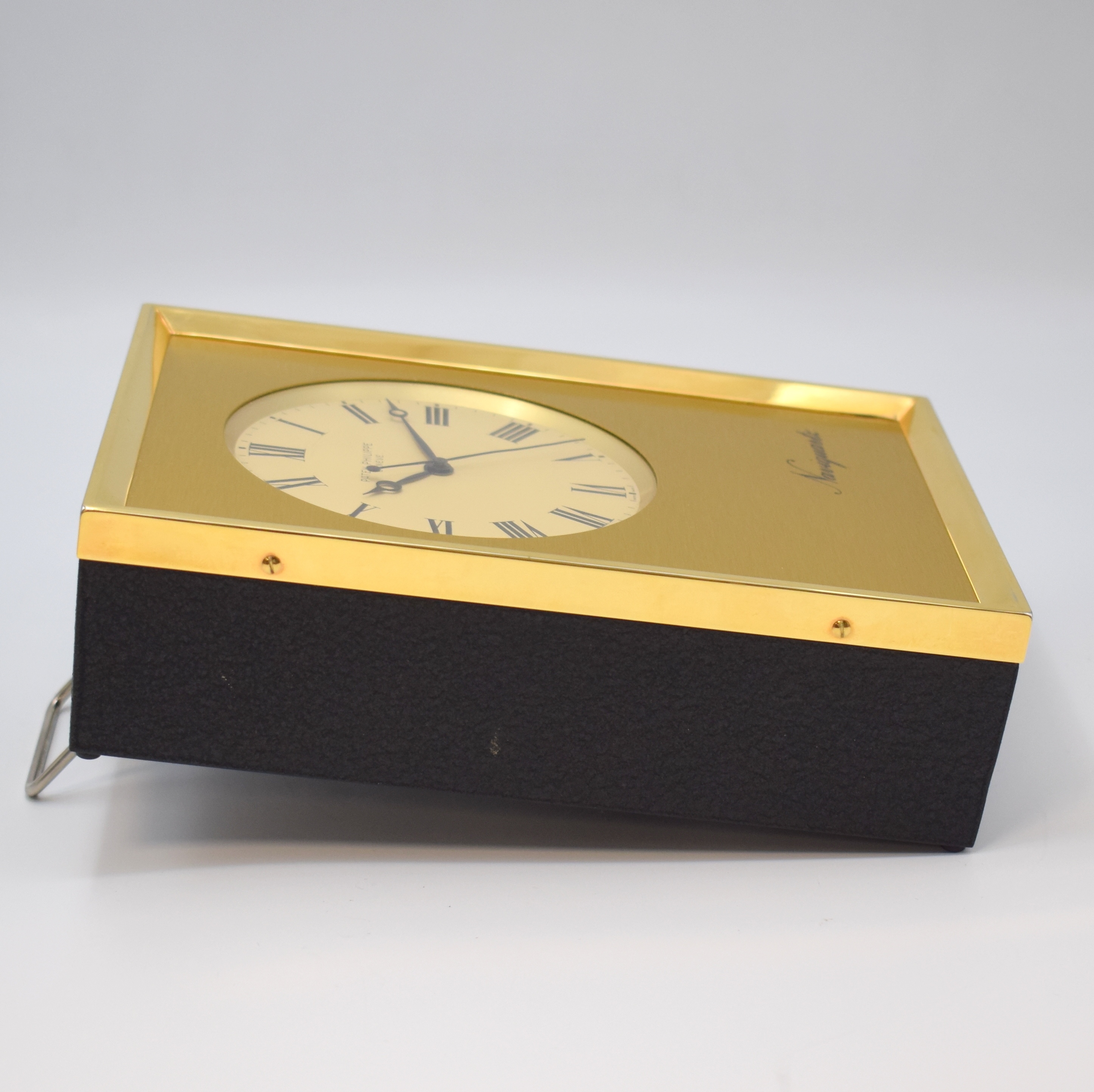 Detail d: PATEK PHILIPPE Naviquartz seltene Präzisionstischuhr Referenz E1200 in verglaster original Mahagoni-Box, Schweiz 1975, schwarz lackiertes Geh., ...