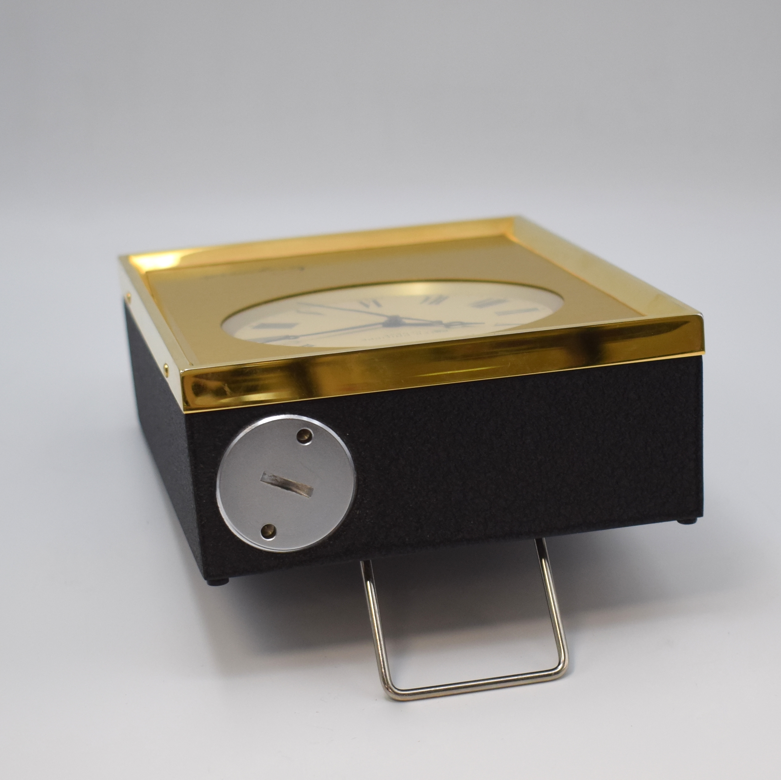 Detail e: PATEK PHILIPPE Naviquartz seltene Präzisionstischuhr Referenz E1200 in verglaster original Mahagoni-Box, Schweiz 1975, schwarz lackiertes Geh., ...