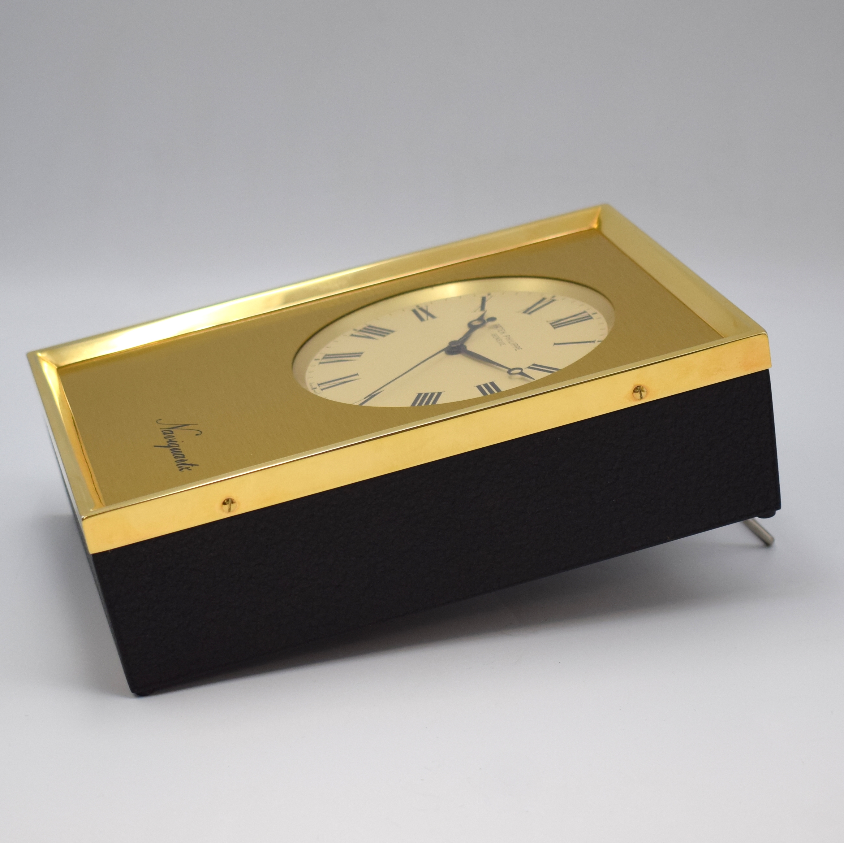 Detail f: PATEK PHILIPPE Naviquartz seltene Präzisionstischuhr Referenz E1200 in verglaster original Mahagoni-Box, Schweiz 1975, schwarz lackiertes Geh., ...