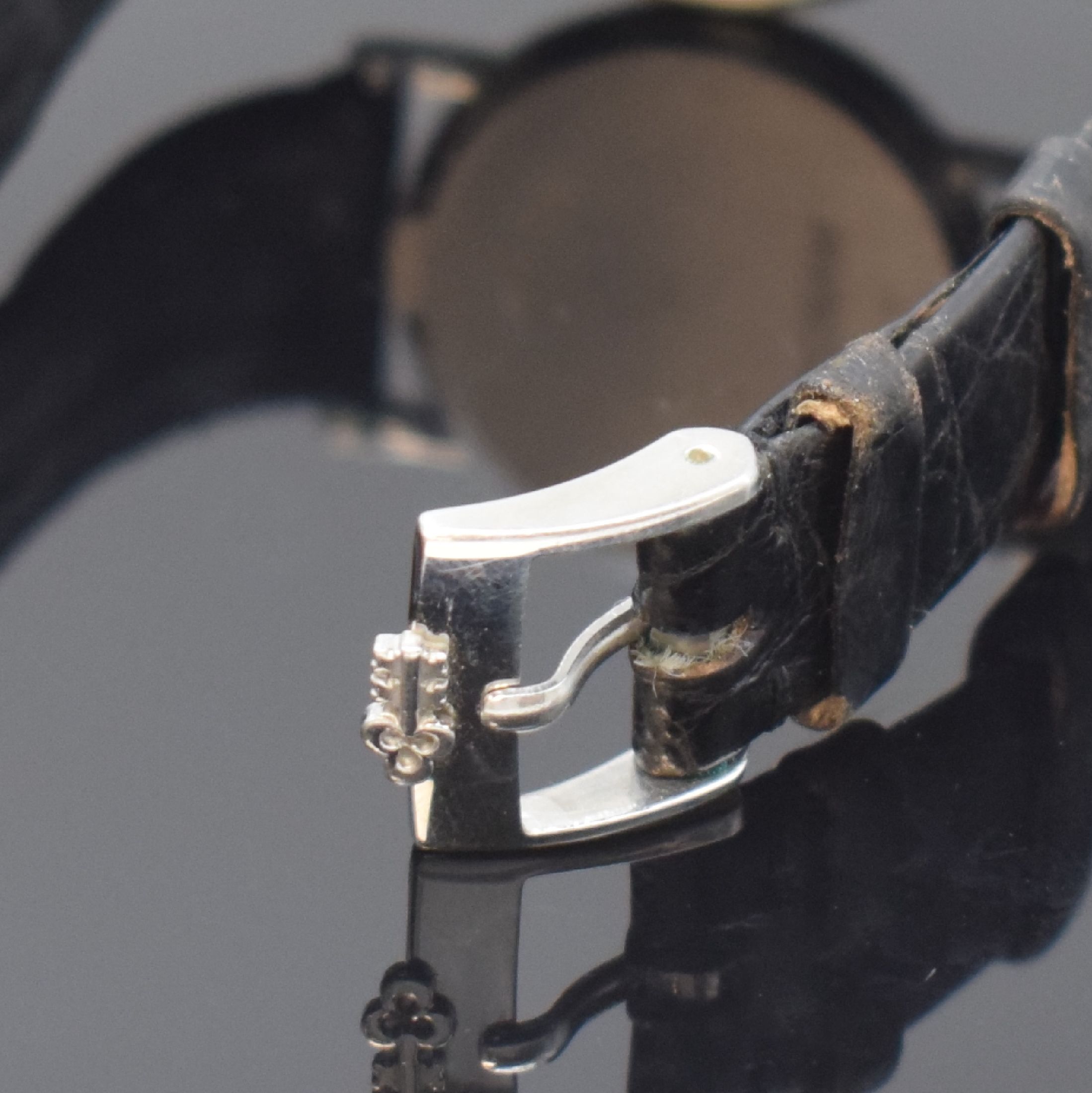 Detail b: CORUM seltene Platinarmbanduhr Modellserie Romulus Referenz 50.101.70, Schweiz um 1988, Boden aufgedr., quarz, Lünette m. grav. röm. Std., Anz. v. ...