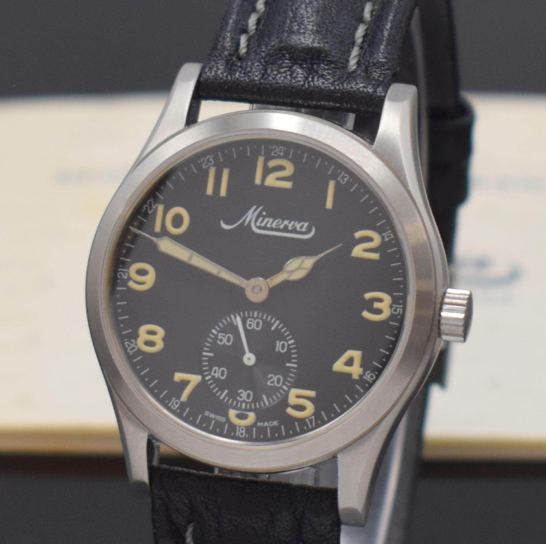 Detail a: MINERVA Kaliber 48 Herrenarmbanduhr Referenz A481, Schweiz um 2000, Handaufzug, beids. vergl. Edelstahlgeh. inkl. orig. Lederband m. orig. Dornschl., ...