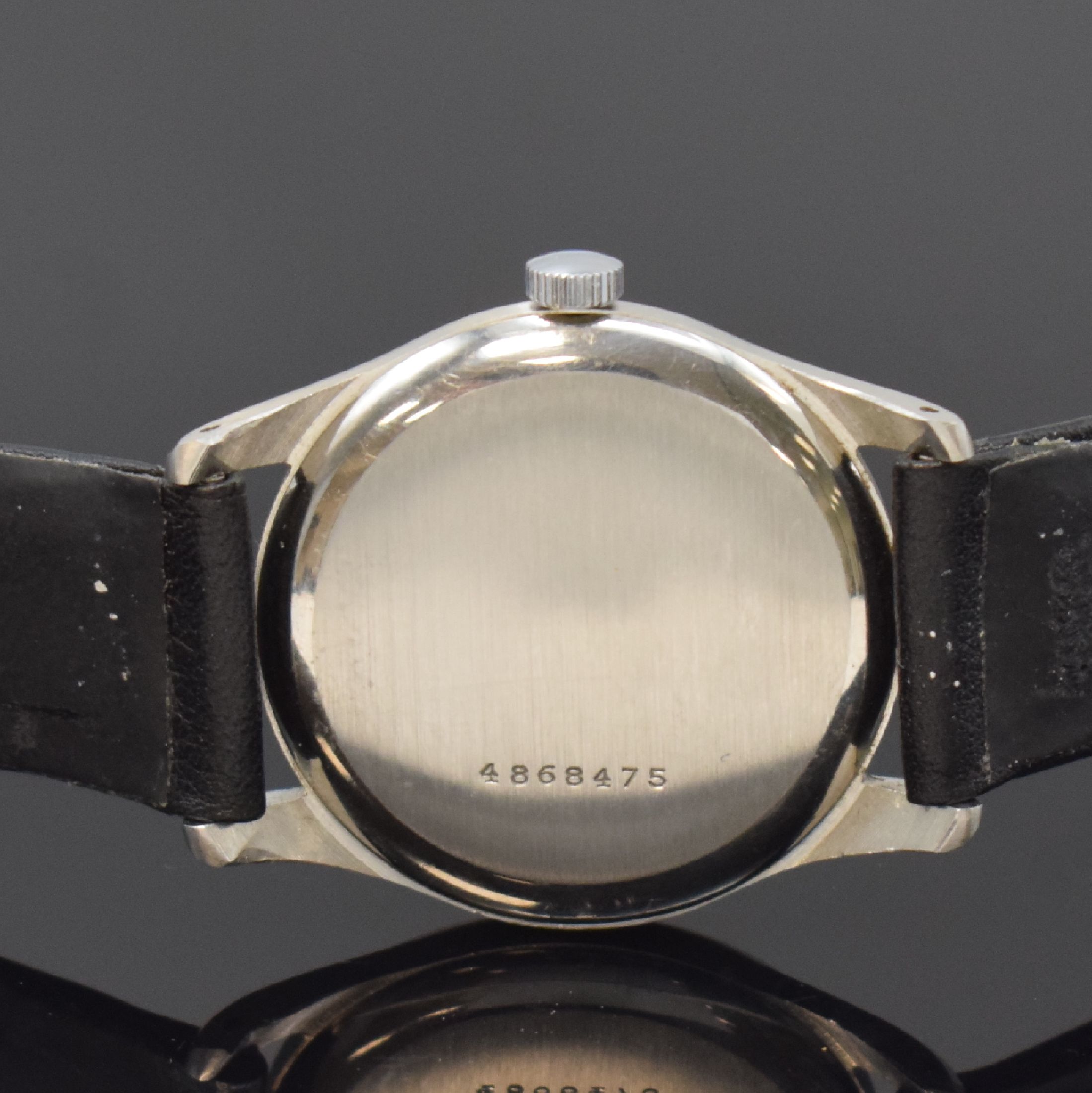 Detail c: DOXA Herrenarmbanduhr in Stahl, Schweiz um 1950, Boden und Glasrand aufgedr., Duoton- Sektor-Zifferbl. rest., Anz. v. Std., Min. und indirekter ...