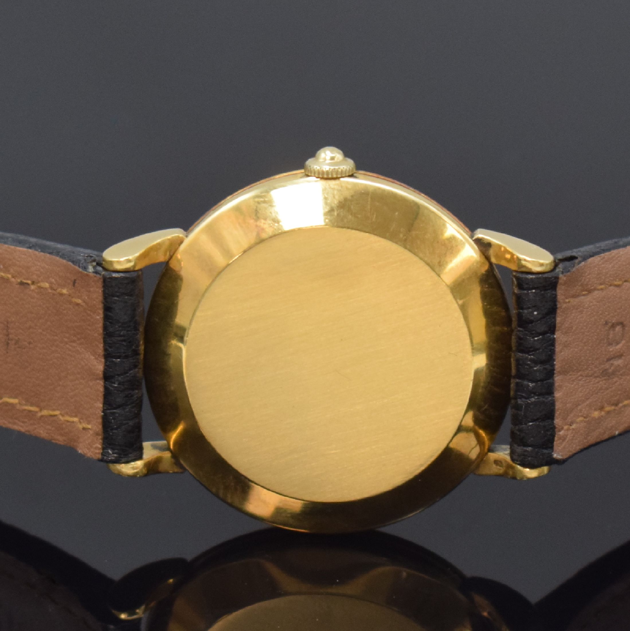 Detail c: OMEGA Herrenarmbanduhr in GG 750/000, Schweiz um 1947, Hammerautomatik, Boden und Glasrand aufgedr., silb. Zifferbl. m. aufges. Std.-Ind. altersbed. ...