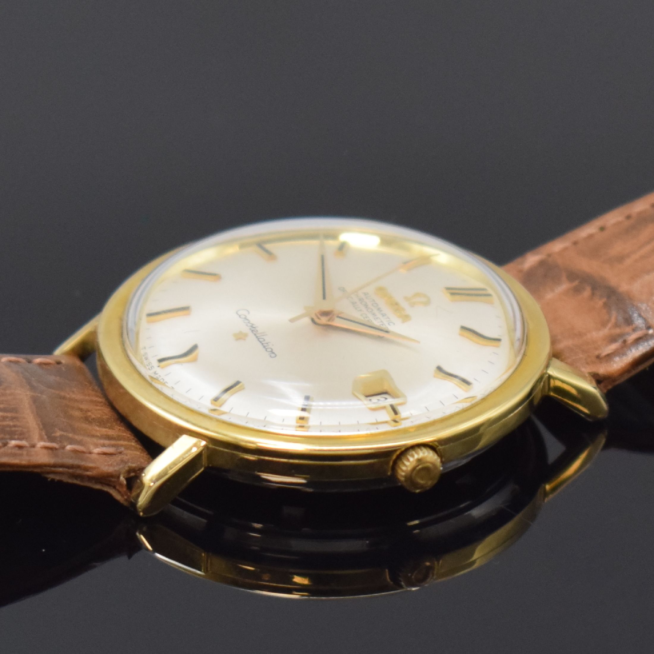 Detail b: OMEGA Herrenarmbanduhr Constellation Chronometer Referenz CD 168.004, Automatik, Schweiz um 1967, Edelstahlgeh. m. Goldhaube, Boden m. zentr. ...