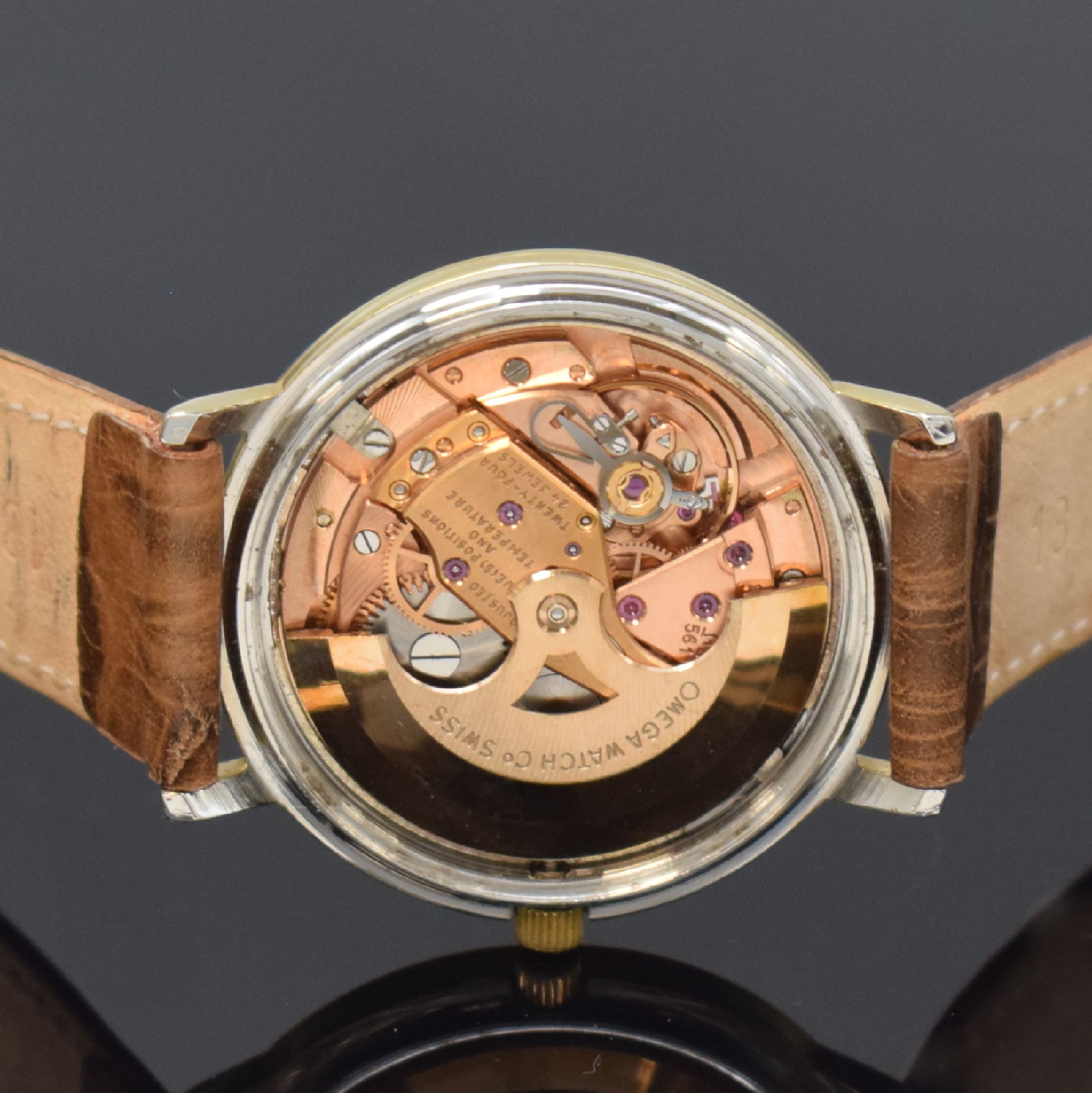 Detail e: OMEGA Herrenarmbanduhr Constellation Chronometer Referenz CD 168.004, Automatik, Schweiz um 1967, Edelstahlgeh. m. Goldhaube, Boden m. zentr. ...