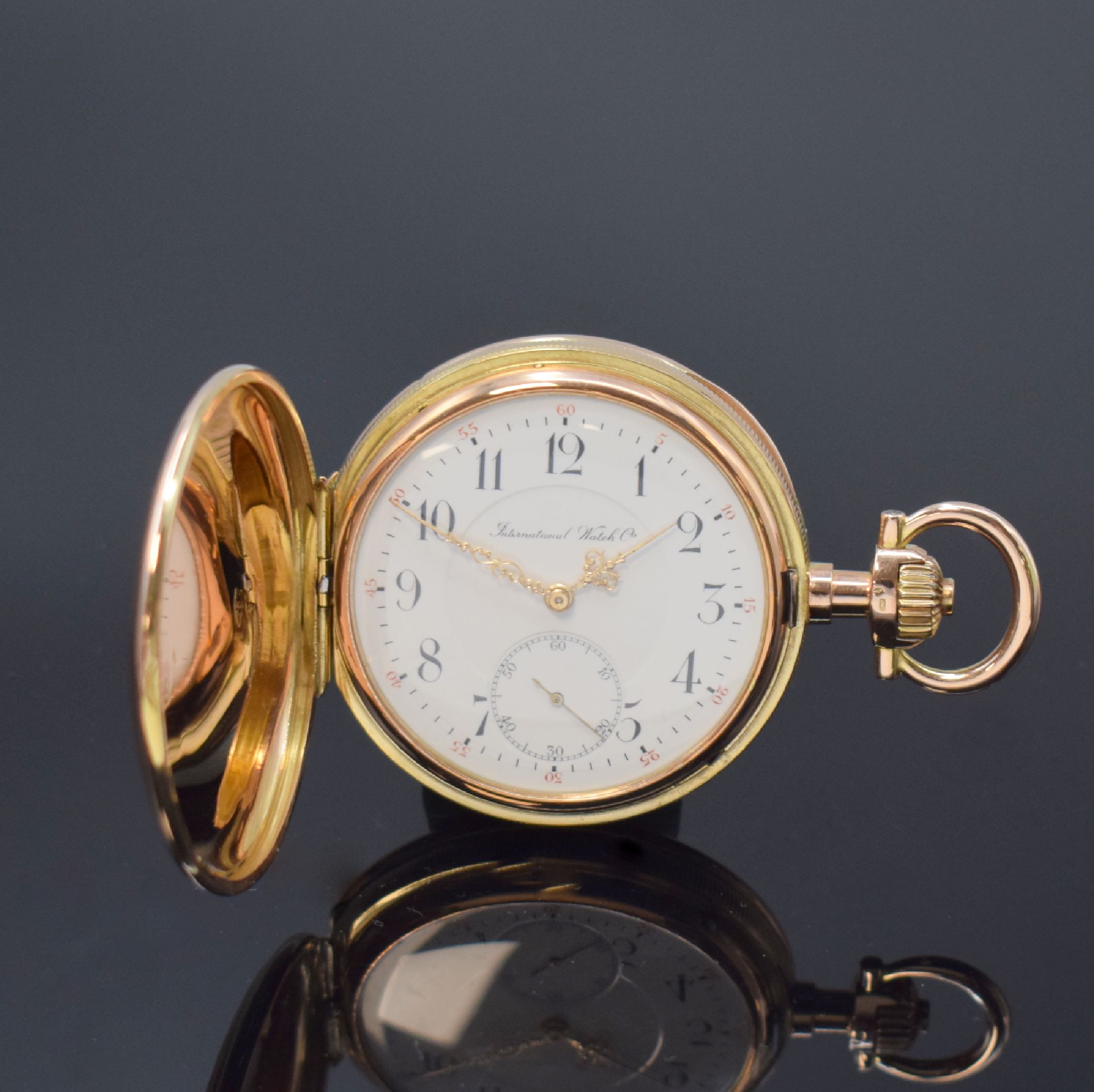 IWC Savonette in RG 585/000 Kaliber 53, Schweiz um 1900, guill. 3-Deckel Goldgeh. ber., Münzrand, Emailzifferbl. m. arab. Std., Werk verg., 4 ...