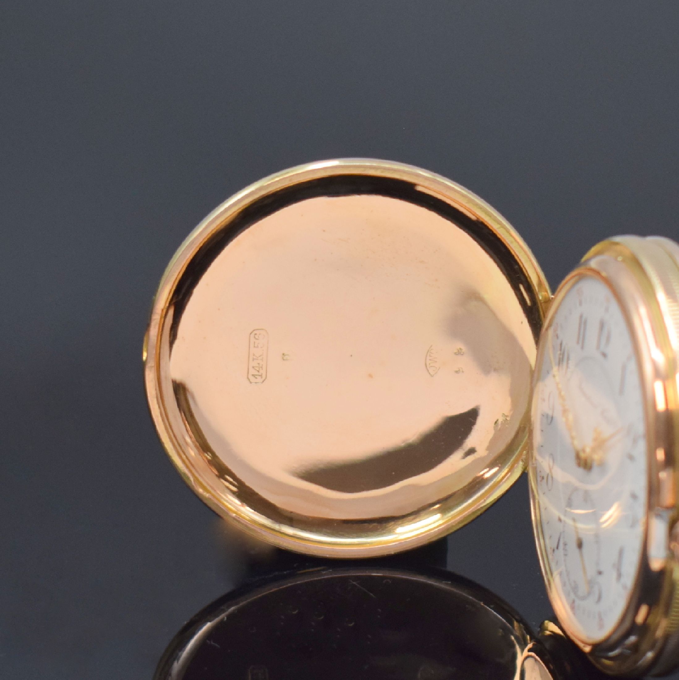 Detail a: IWC Savonette in RG 585/000 Kaliber 53, Schweiz um 1900, guill. 3-Deckel Goldgeh. ber., Münzrand, Emailzifferbl. m. arab. Std., Werk verg., 4 ...