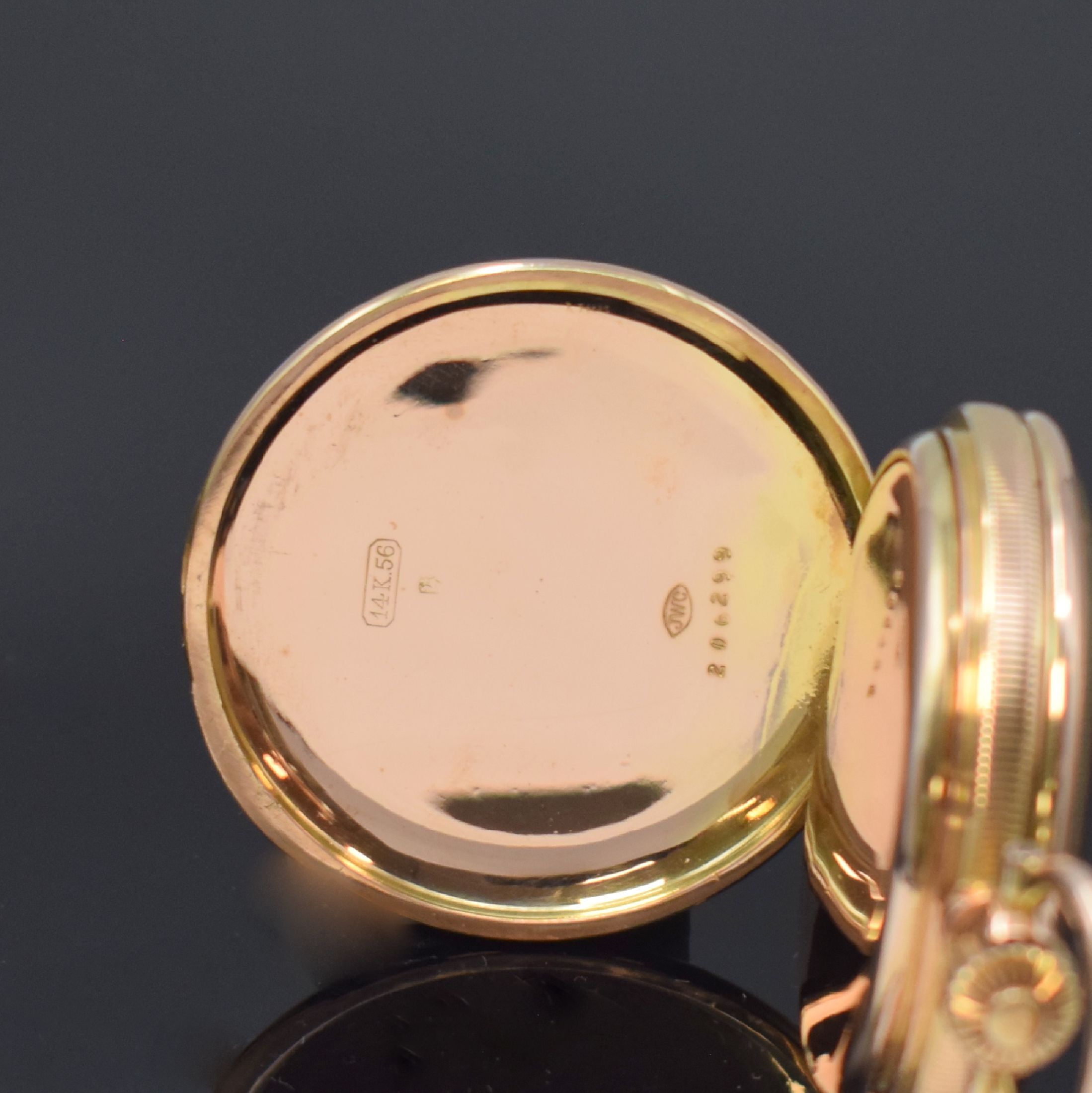 Detail d: IWC Savonette in RG 585/000 Kaliber 53, Schweiz um 1900, guill. 3-Deckel Goldgeh. ber., Münzrand, Emailzifferbl. m. arab. Std., Werk verg., 4 ...