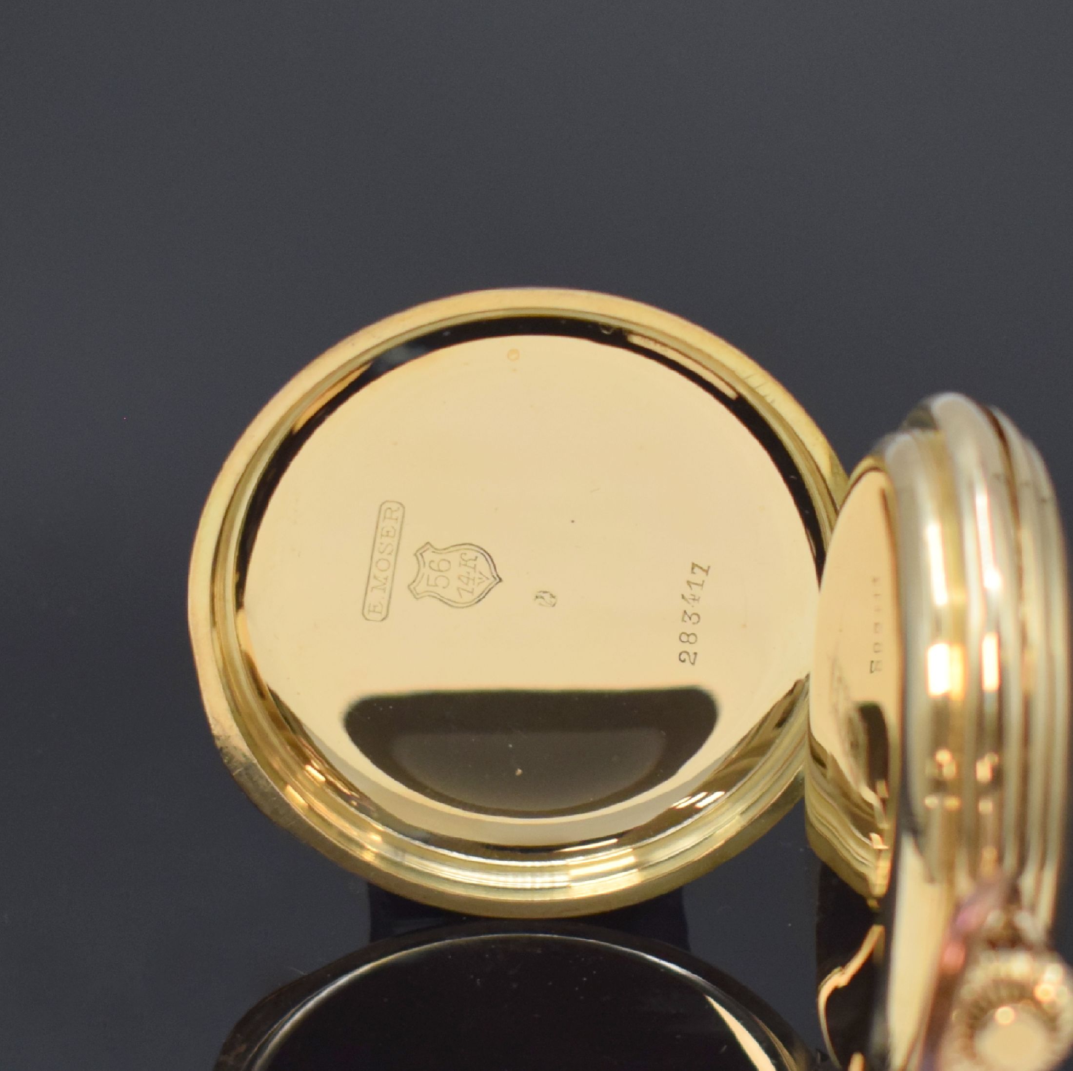 Detail d: E. MOSER Savonette Herrentaschenuhr in RoseG 585/000, Schweiz um 1920, guill. 3-Deckel Goldgeh. l. dell., Emailzifferbl. m. röm. Std., gebl. Zeiger, ...